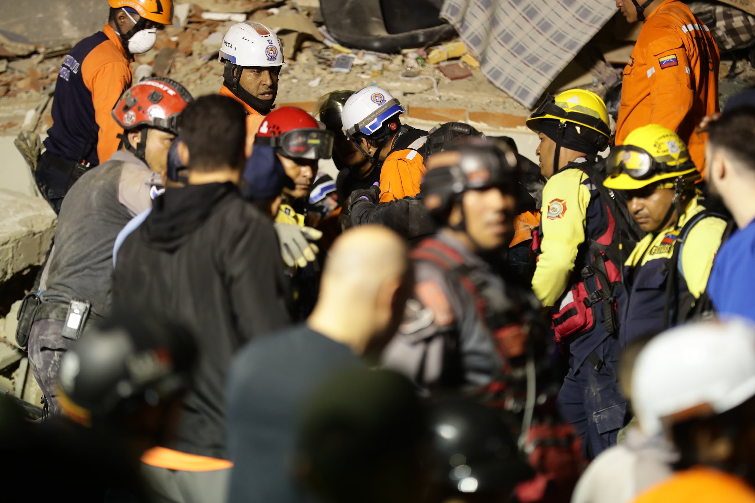 La autorización de hoy se aplica en virtud de la tragedia desencadenada por dos terremotos de magnitud 7.2 y 7.4 que se registraron con apenas 39 segundos de diferencia, los más devastadores de su historia reciente.