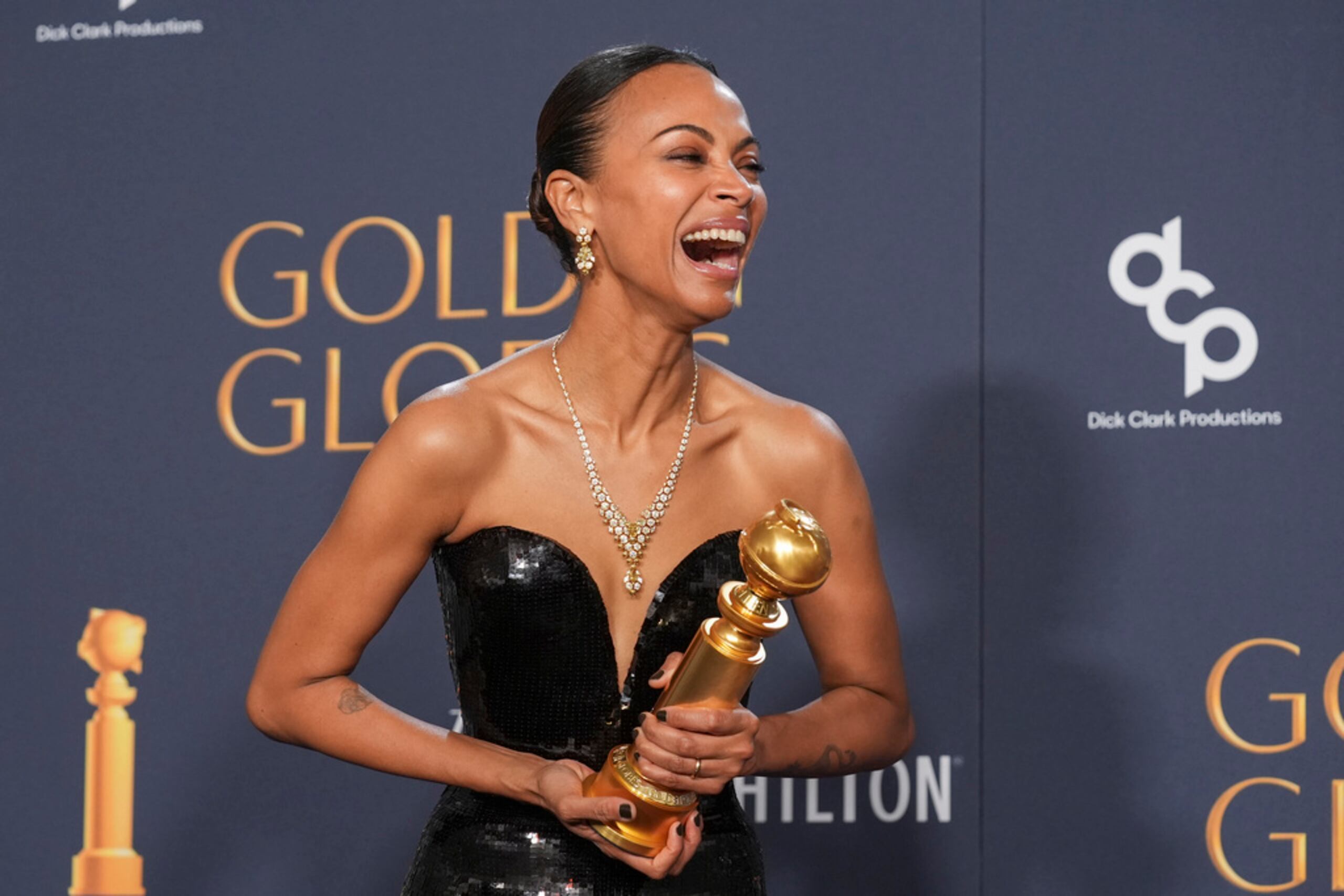 La actriz de origen dominicano Zoe Saldaña no solo ganó el primer Globo de Oro de su carrera por "Emilia Perez".
