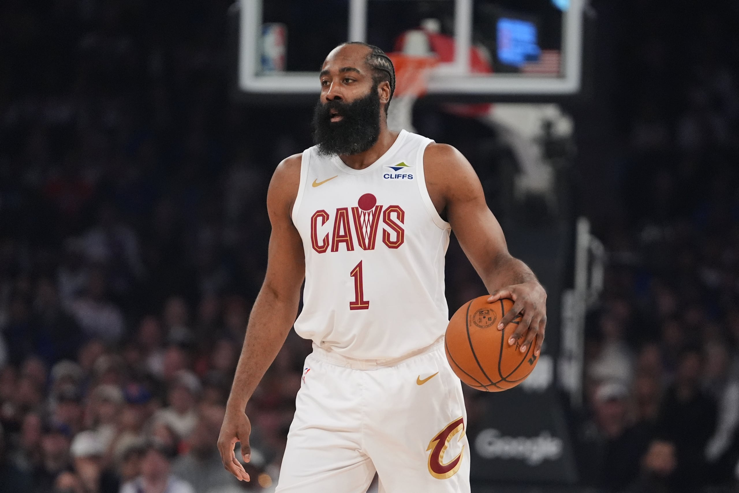 James Harden, de los Cavaliers de Cleveland, durante la primera mitad del segundo juego de la final de la Conferencia Este contra los Knicks de Nueva York.