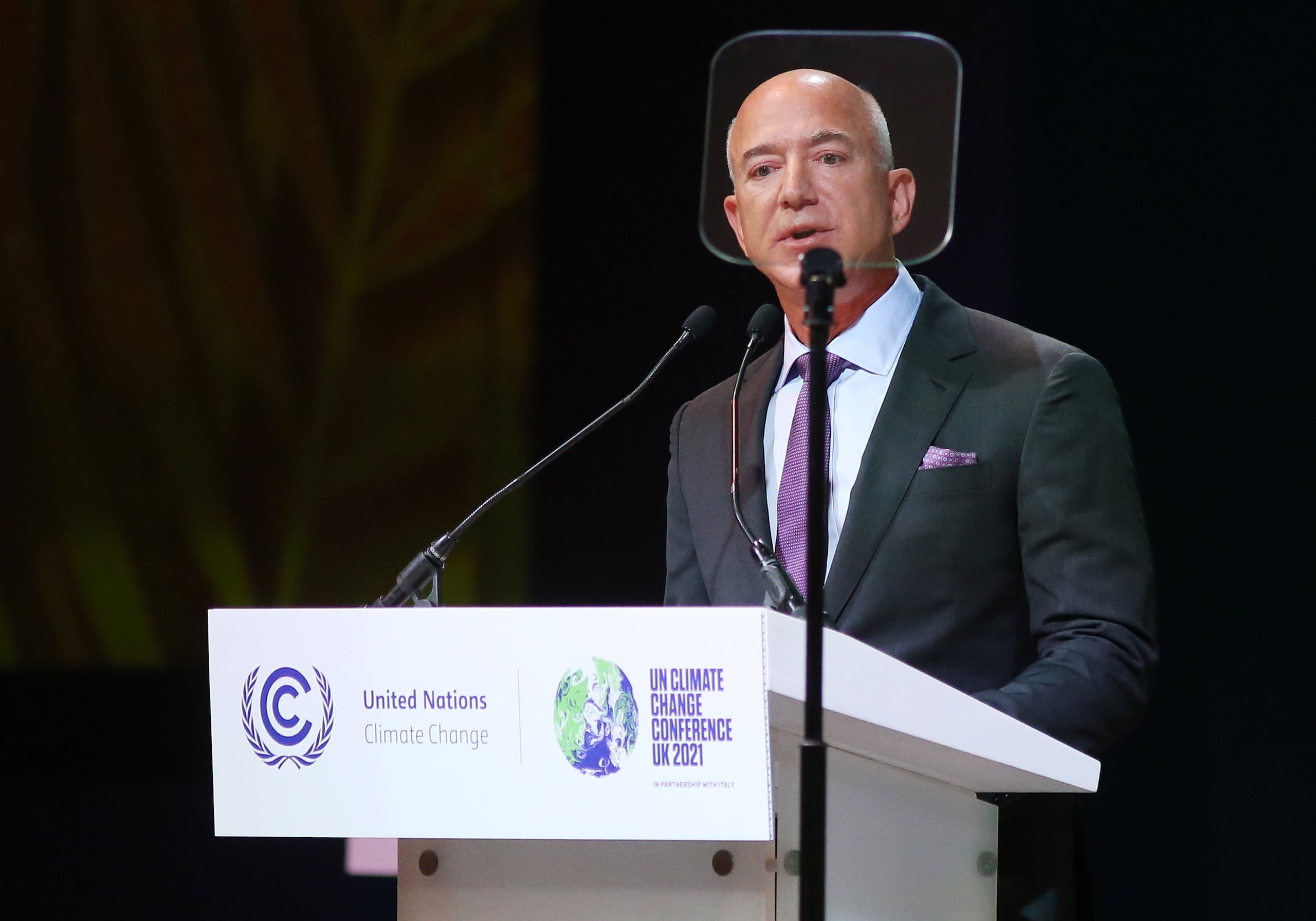 Bezos renunció como director general de Amazon en 2021 para dedicar más tiempo a sus otros proyectos, como la compañía de cohetes Blue Origin y su filantropía.