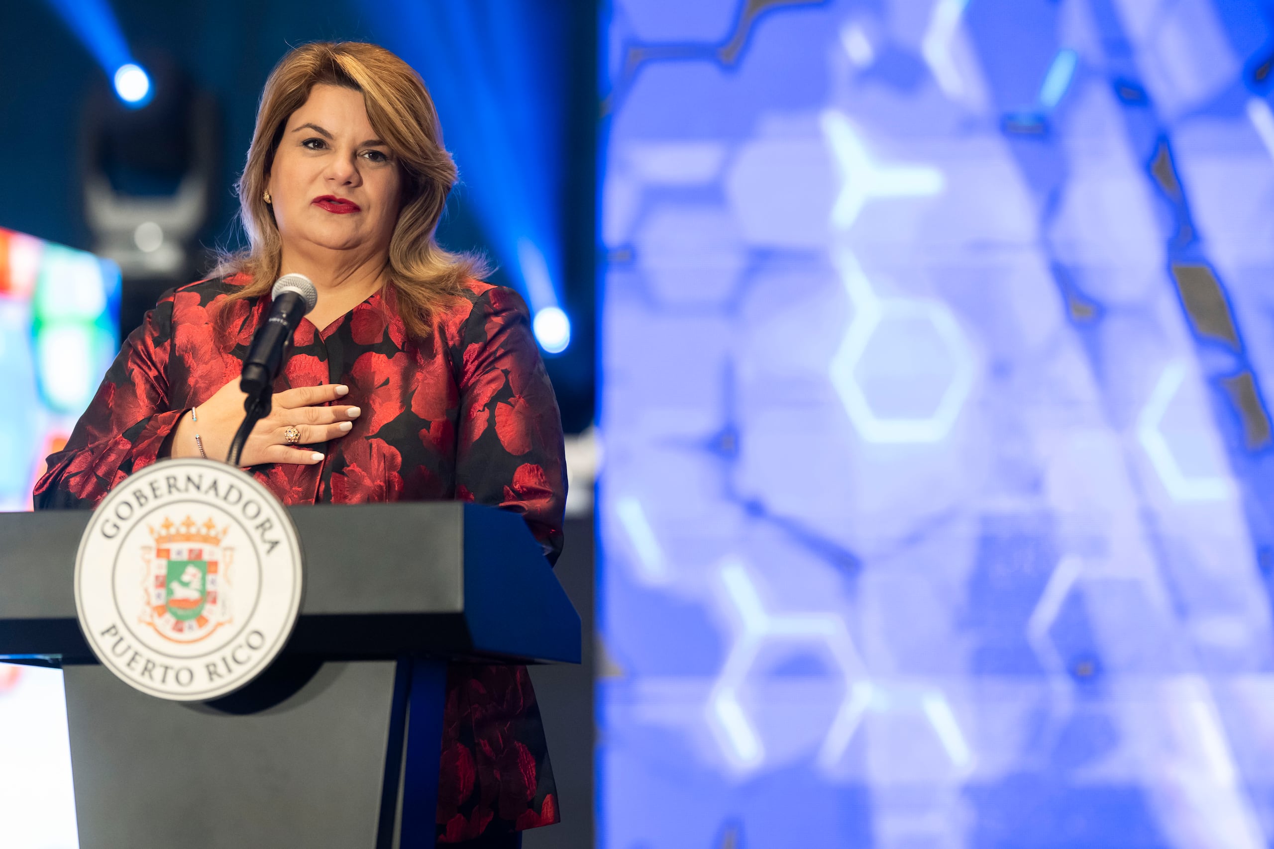 La gobernadora Jenniffer González