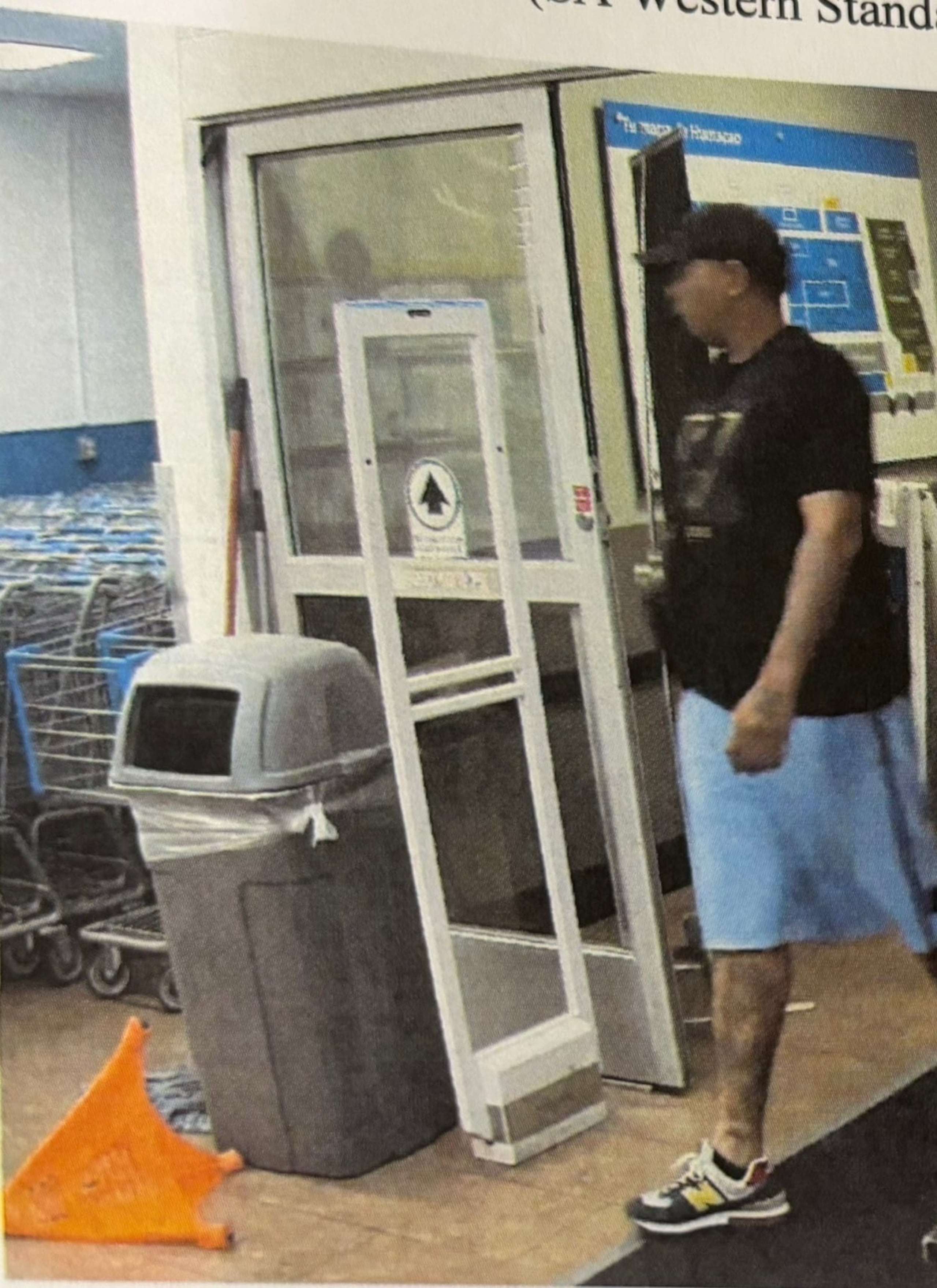 Policías del área de Humacao buscan a varias personas por robo de mercancía en las tiendas de ese municipio.