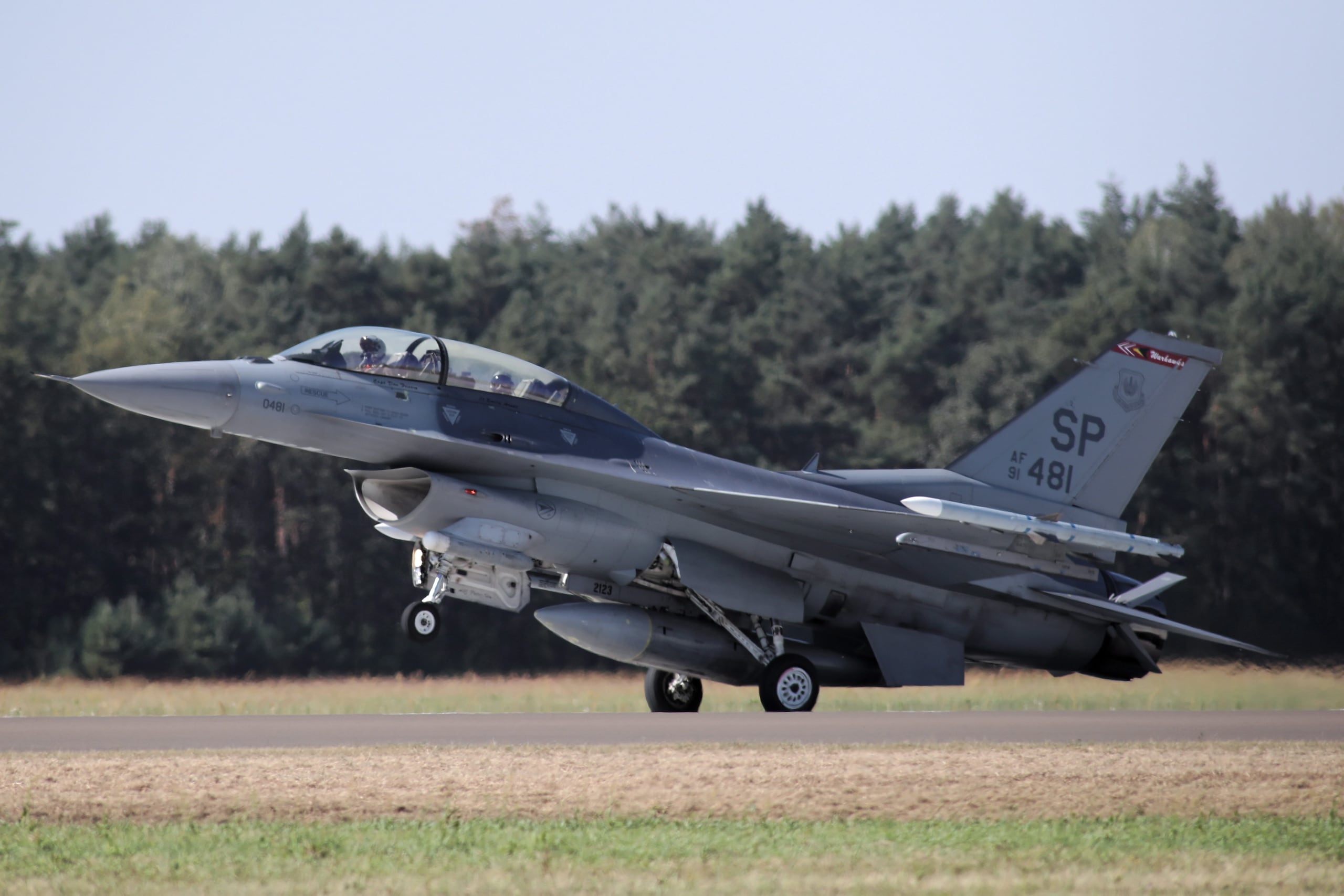 Un avión F-16. (EFE/EPA/ROMAN ZAWISTOWSKI)