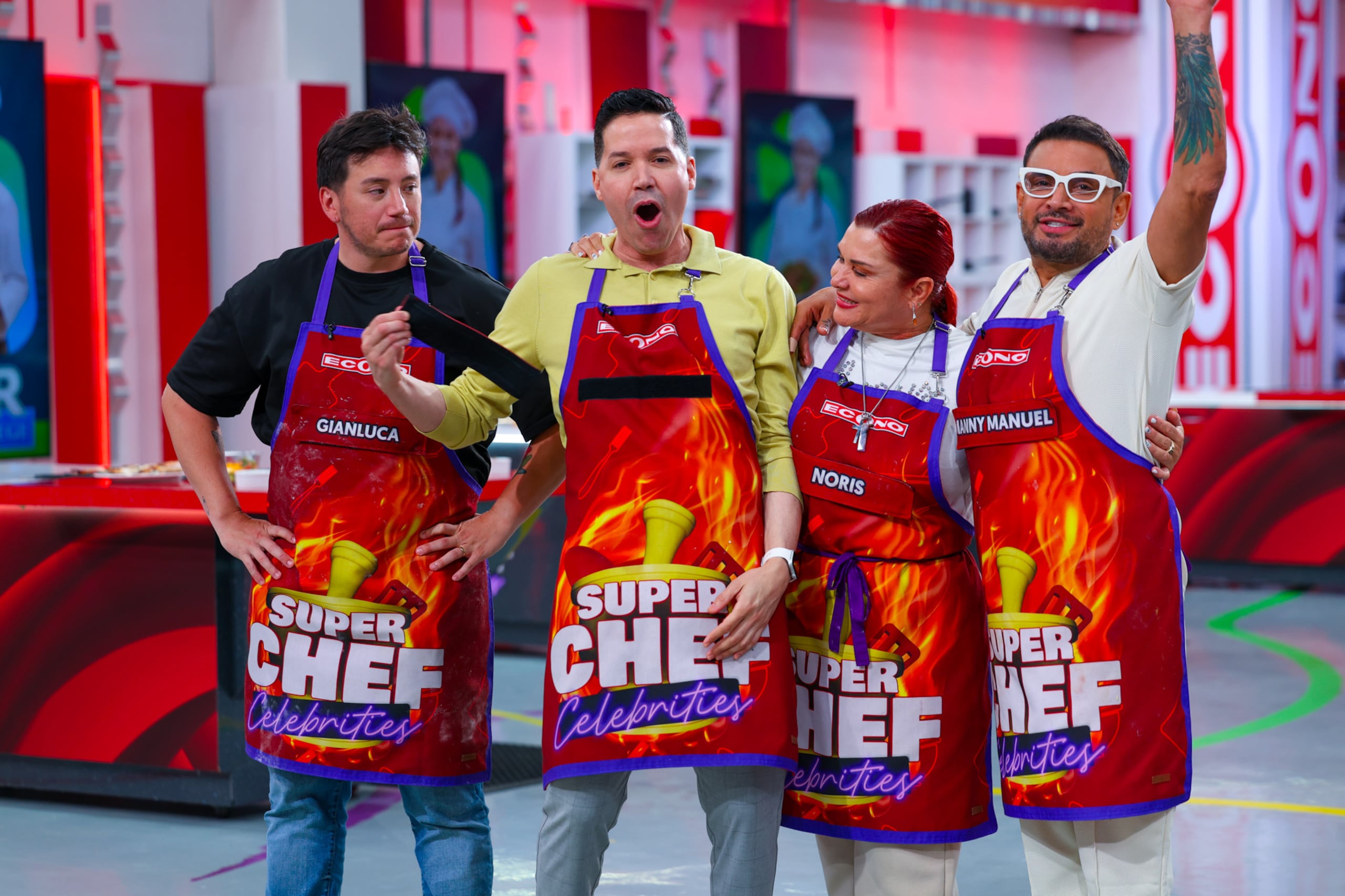 El presentador recibió un abrazo de sus colegas que aún luchan por su espacio en la competencia culinaria.