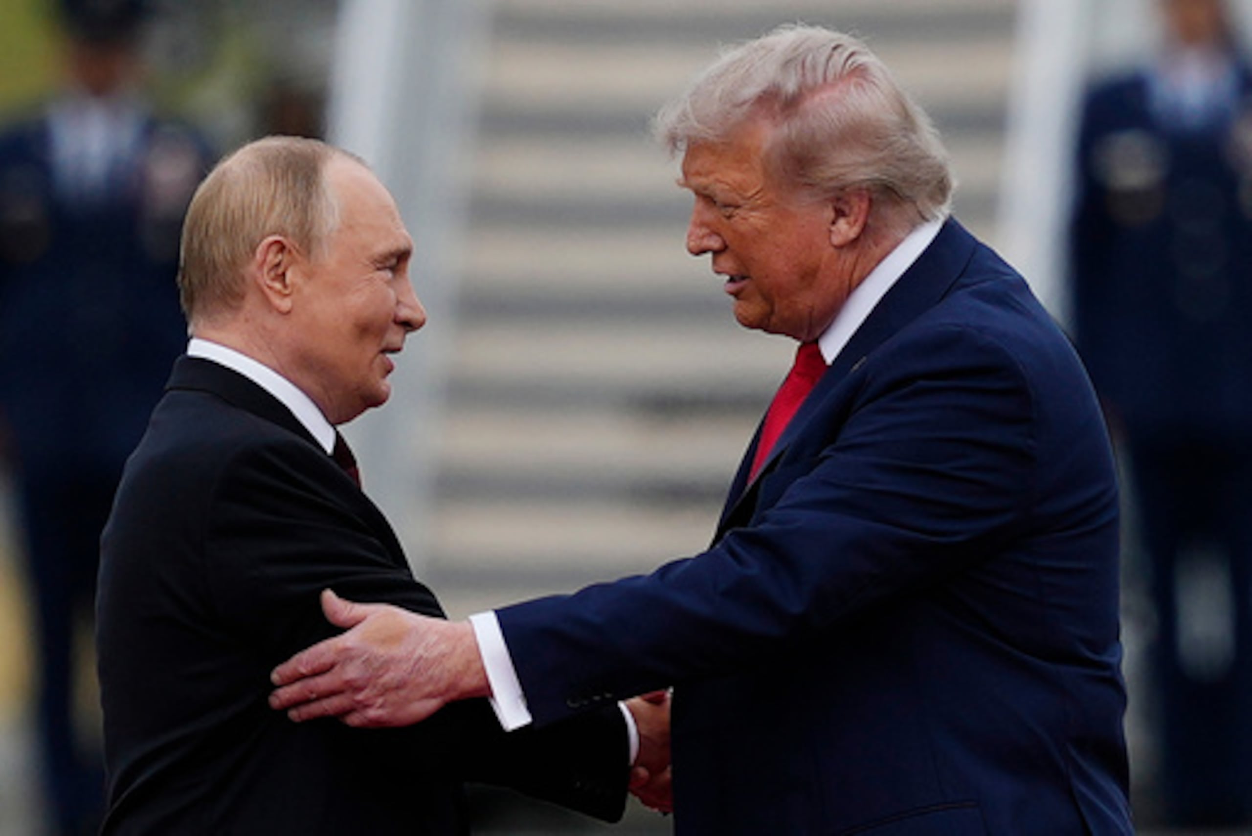 Trump informó el viernes en las redes sociales que alcanzó el acuerdo con el presidente ruso, Vladímir Putin