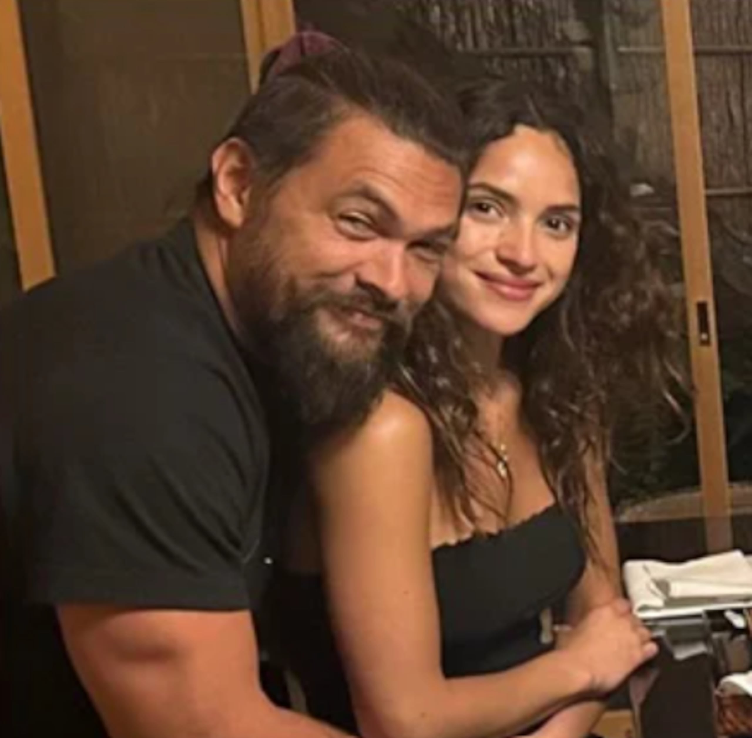 Jason Momoa y Adria Arjona
