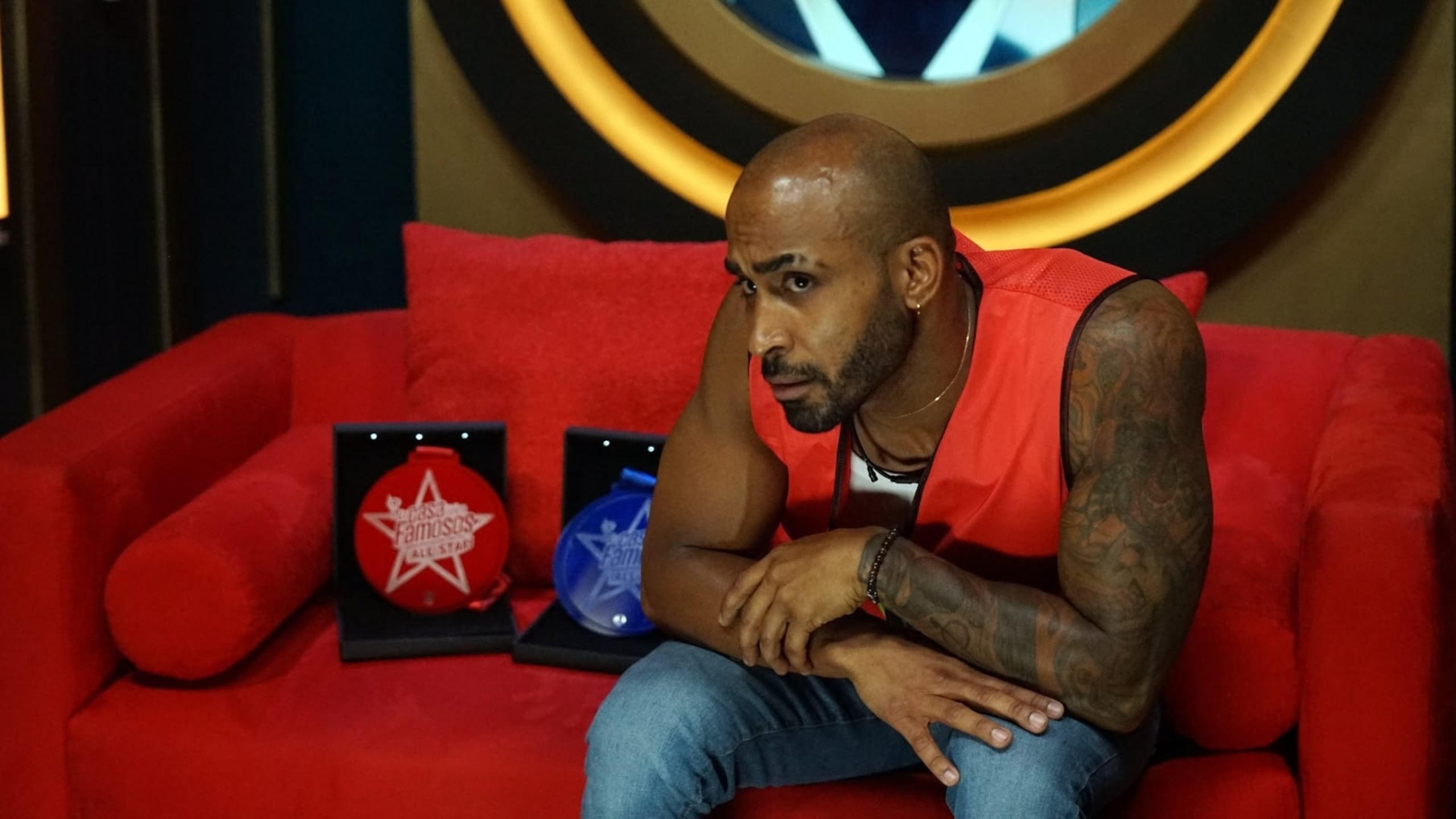 El ganador de la pasada edición pidió a sus fans que apoyen a su compatriota Celinee Santos.