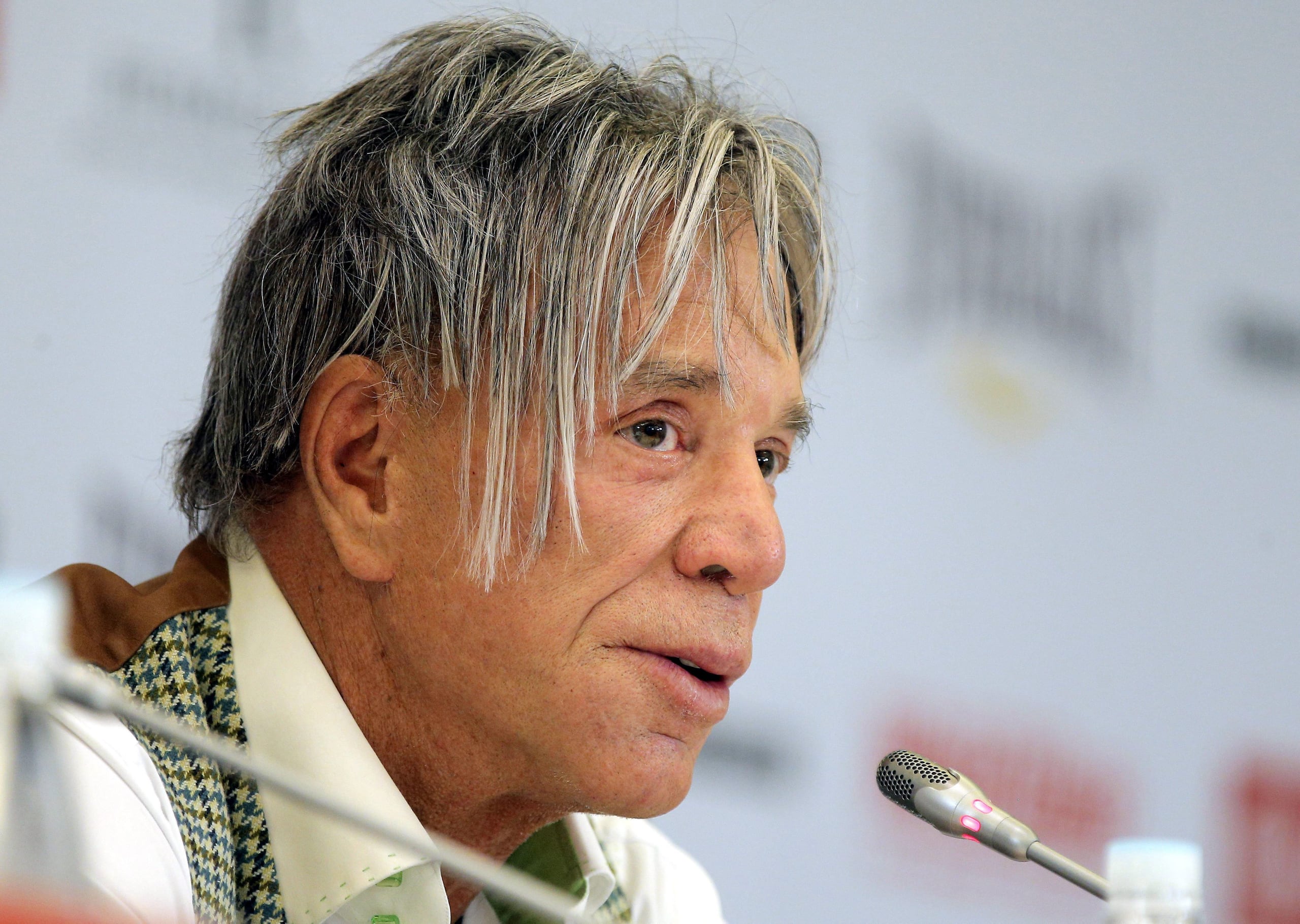 Imagen de archivo del actor y boxeador estadounidense Mickey Rourke. EFE/Maxim Shipenkov
