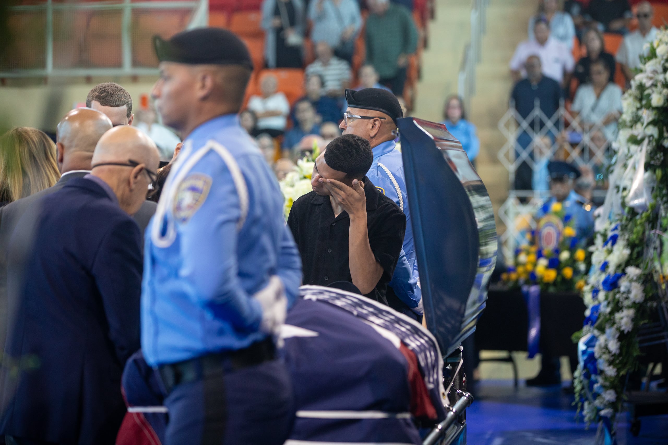 Velorio de Eddie Santiago Rentas, adscrito a la División de Drogas y Narcóticos de Ponce, quien fue asesinado al salir en defensa de un agente encubierto en medio de un asalto cuando realizaba una operación de compra y venta de armas ilegales.