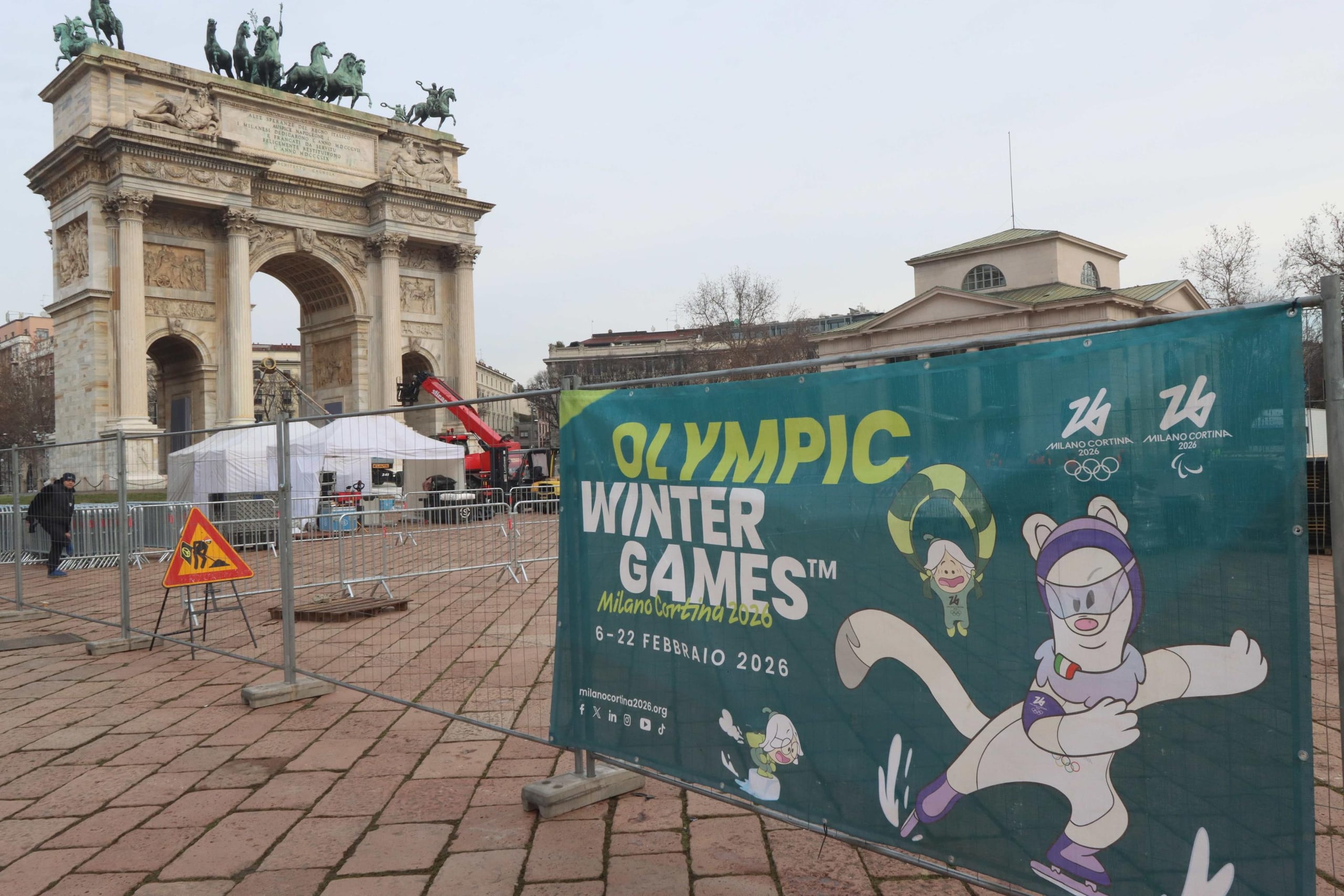 - Preparativos en Milan para la ceremonia de inauguración de los Juegos Olímpicos de Invierno Milán-Cortina, este martes. EFE/EPA/PAOLO SALMIRAGO