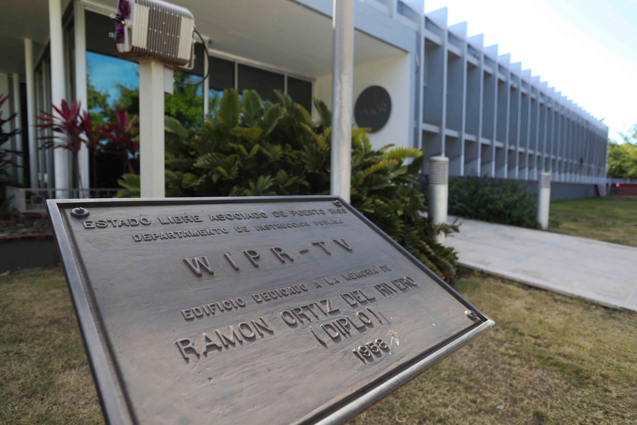 WIPR pasaría a manos de una organización sin fines de lucro, que no garantizaría el reclutamiento de todos los empleados del canal 6. (Archivo)
