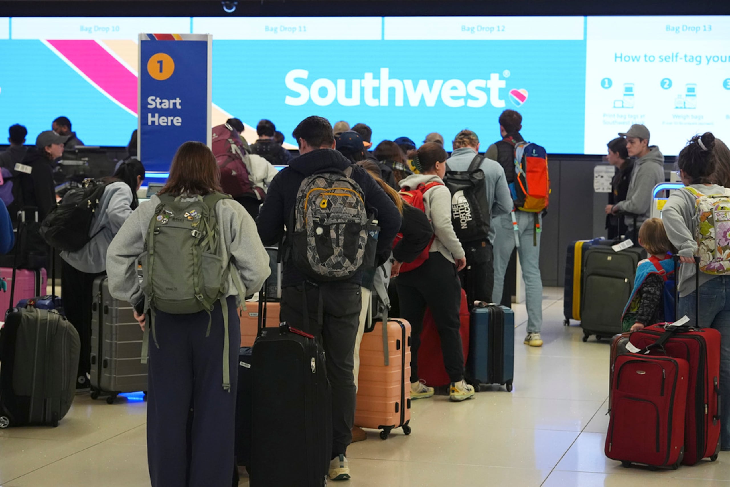 La aerolínea estimó en septiembre que cobrar tarifas por equipaje generaría unos 1,500 millones de dólares al año, pero costaría a la aerolínea 1,800 millones de dólares en negocios perdidos de clientes que elegían volar con Southwest debido a su generosa política de equipaje.