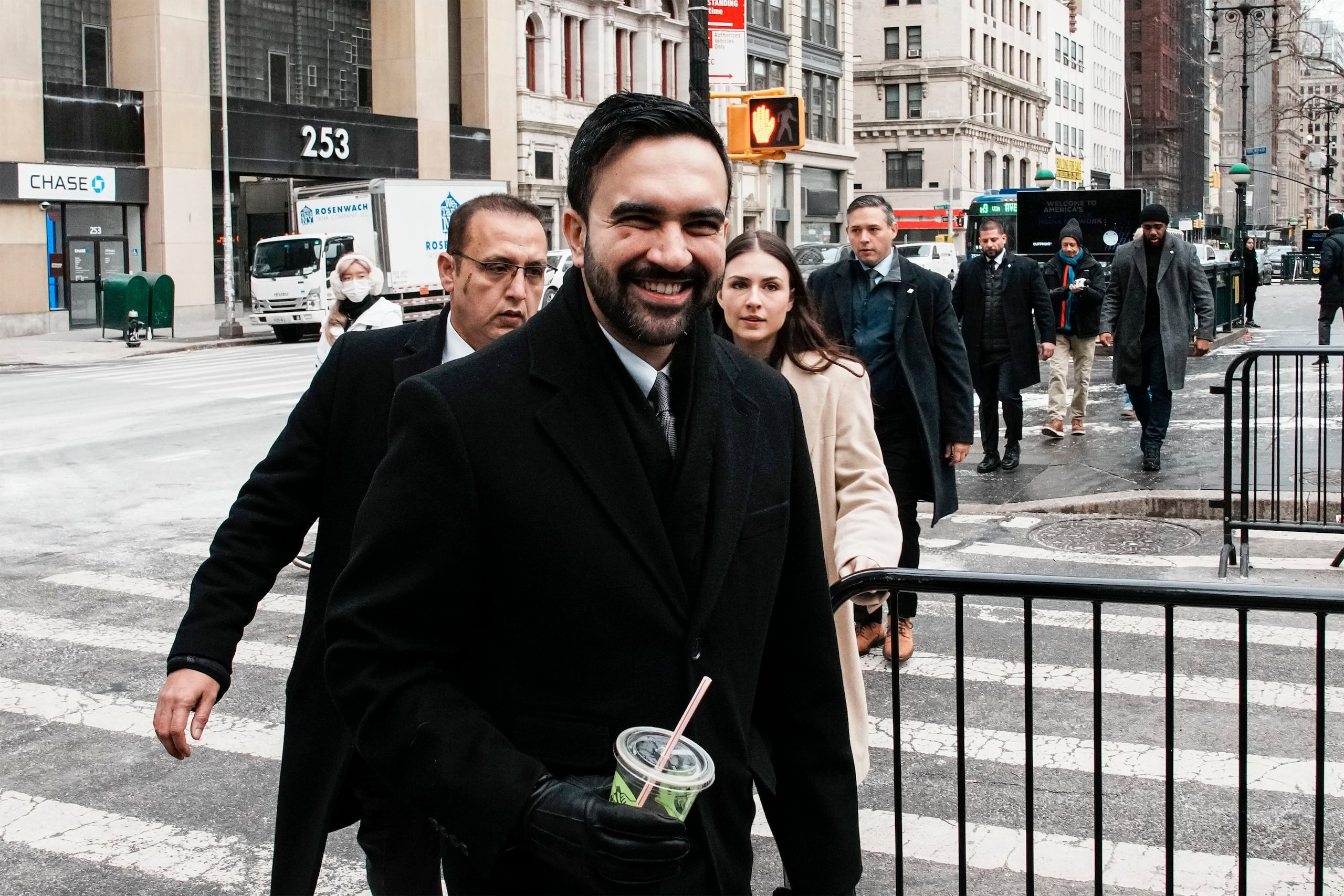 El gobierno de Israel calificó las medidas tomadas por Zohran Mamdani como “gasolina antisemita sobre un fuego abierto”.