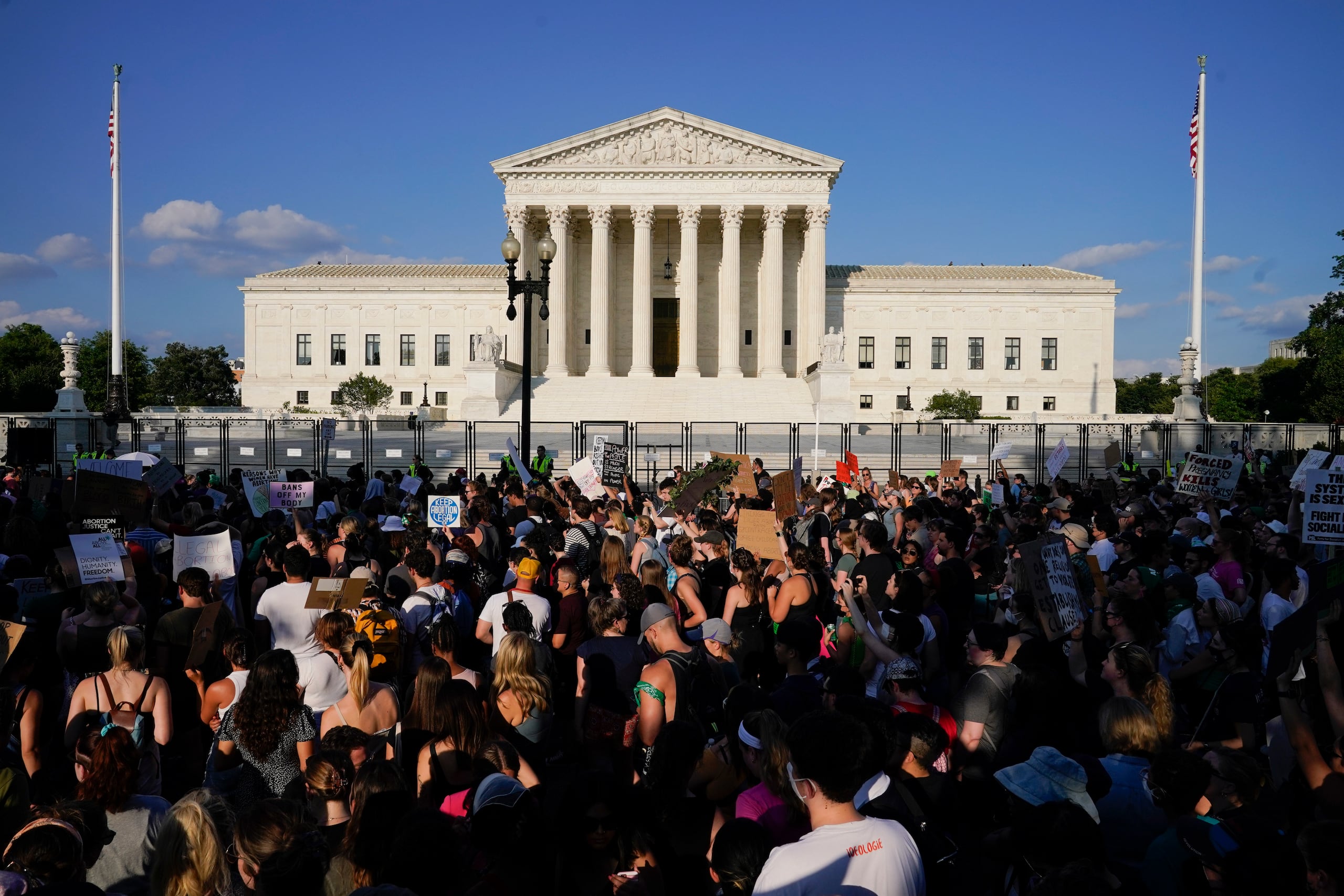 Como sucedió en otros estados, la anulación del caso Roe contra Wade por parte del Supremo de EE.UU. hace tres años dejó en manos de los estados la legislación al respecto y técnicamente reactivó normas y jurisprudencia antiguas.