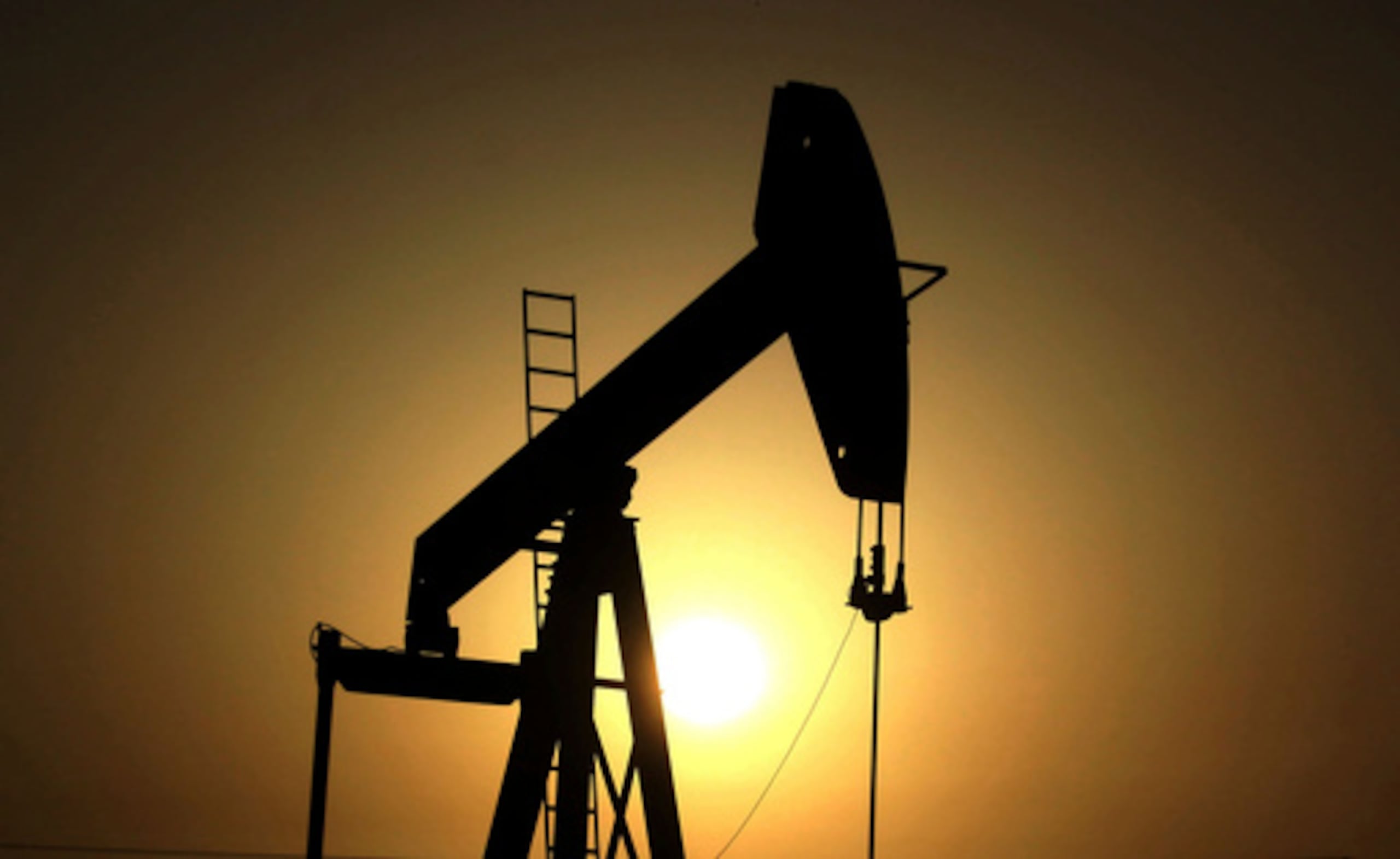 El Brent ya registró una importante caída de casi el 4 % en la víspera, ante el mayor optimismo del mercado por la rebaja de las tensiones en Oriente Medio.