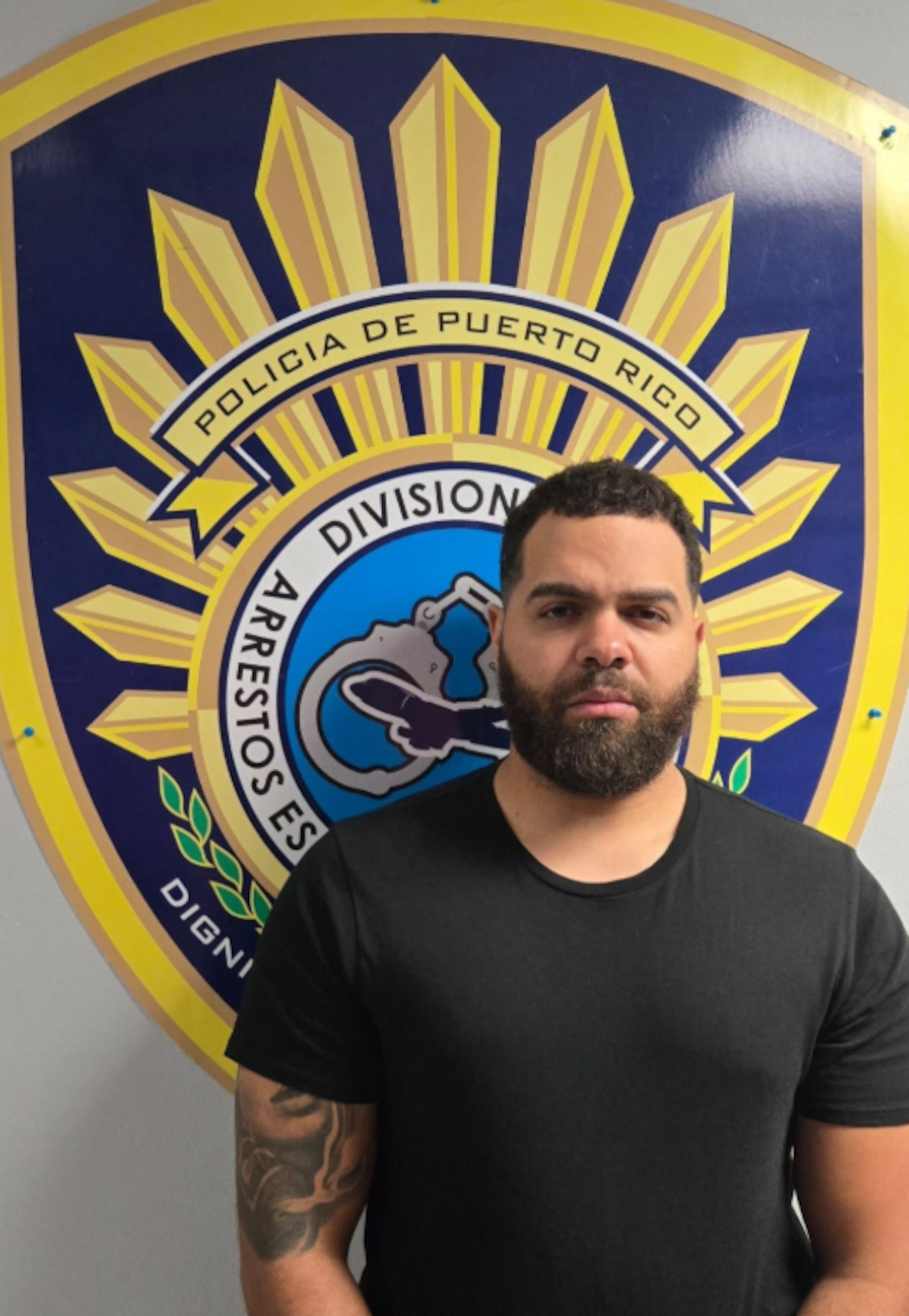 Eric Antonio Acosta de 38 años, contra quien pesaba una orden para su captura del estado de Maryland, por agresión, fue arrestado en el aeropuerto internacional Luis Muñoz Marín.