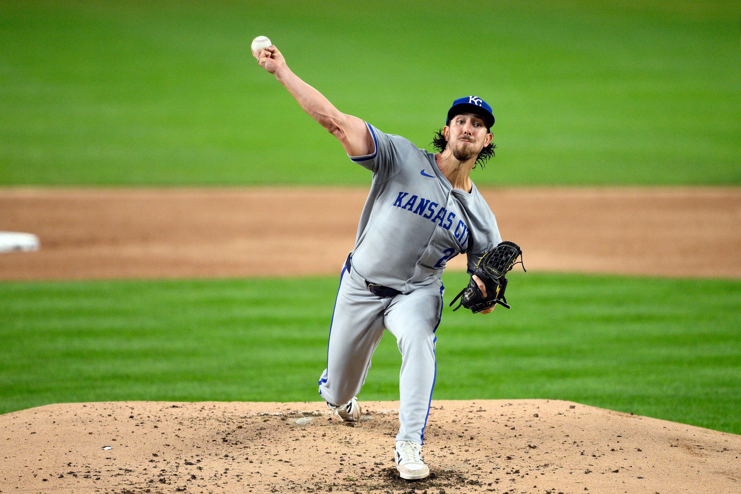 Michael Lorenzen terminó la pasada temporada lanzando para los propios Royals.