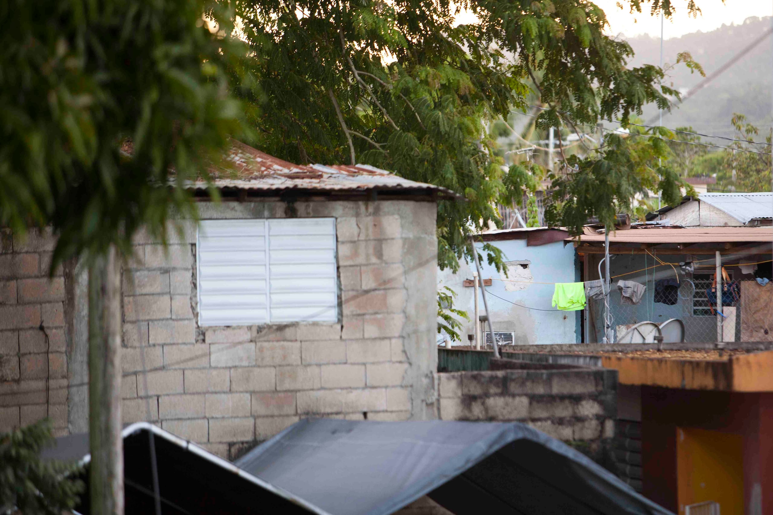 Mientras el nivel de pobreza en Puerto Rico para el año 2000 era de 48% de su población, para el 2013 bajó a un 45%.