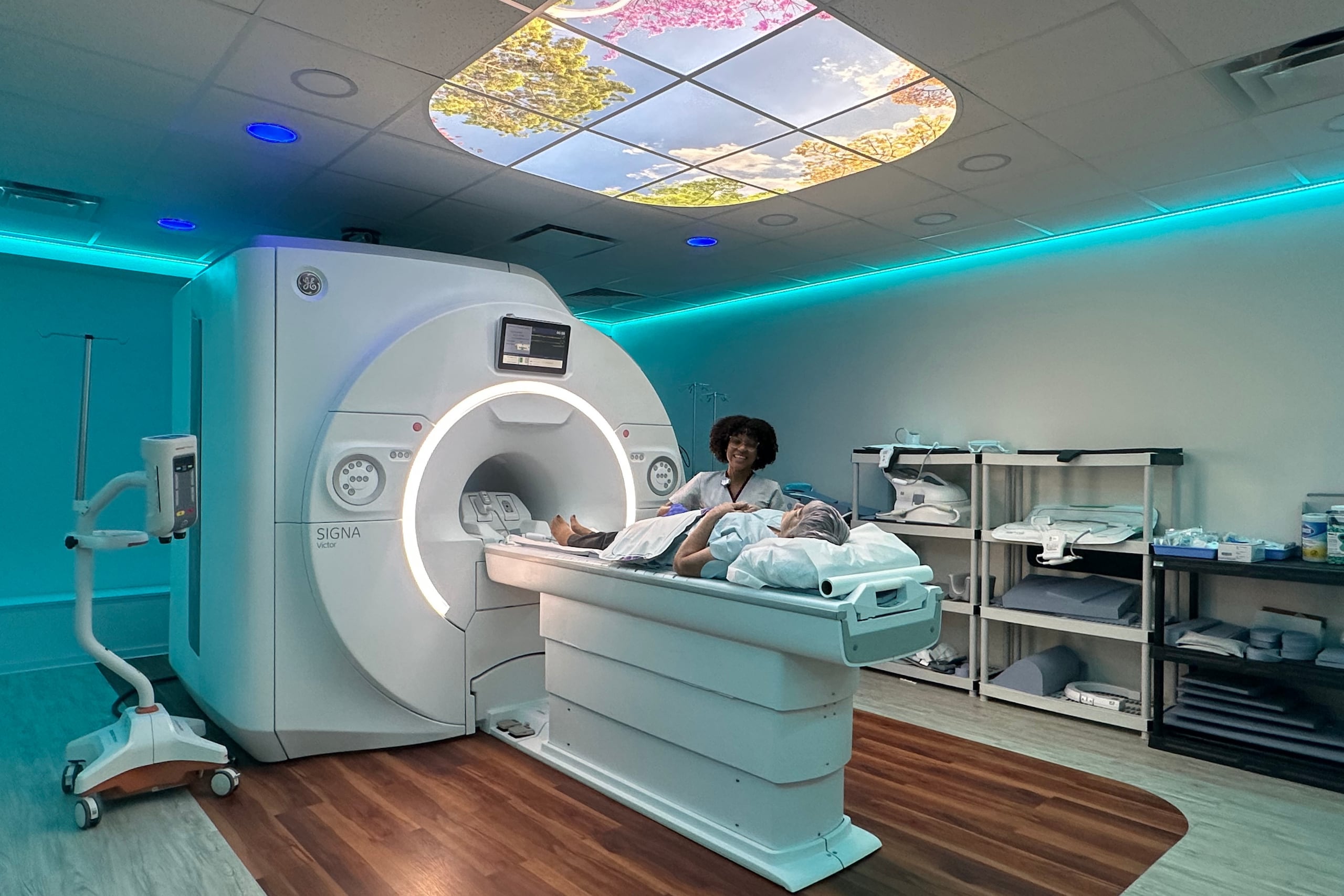 La institución hospitalaria cuenta con el equipo de resonancia magnética SIGNA™ Victor Lift.