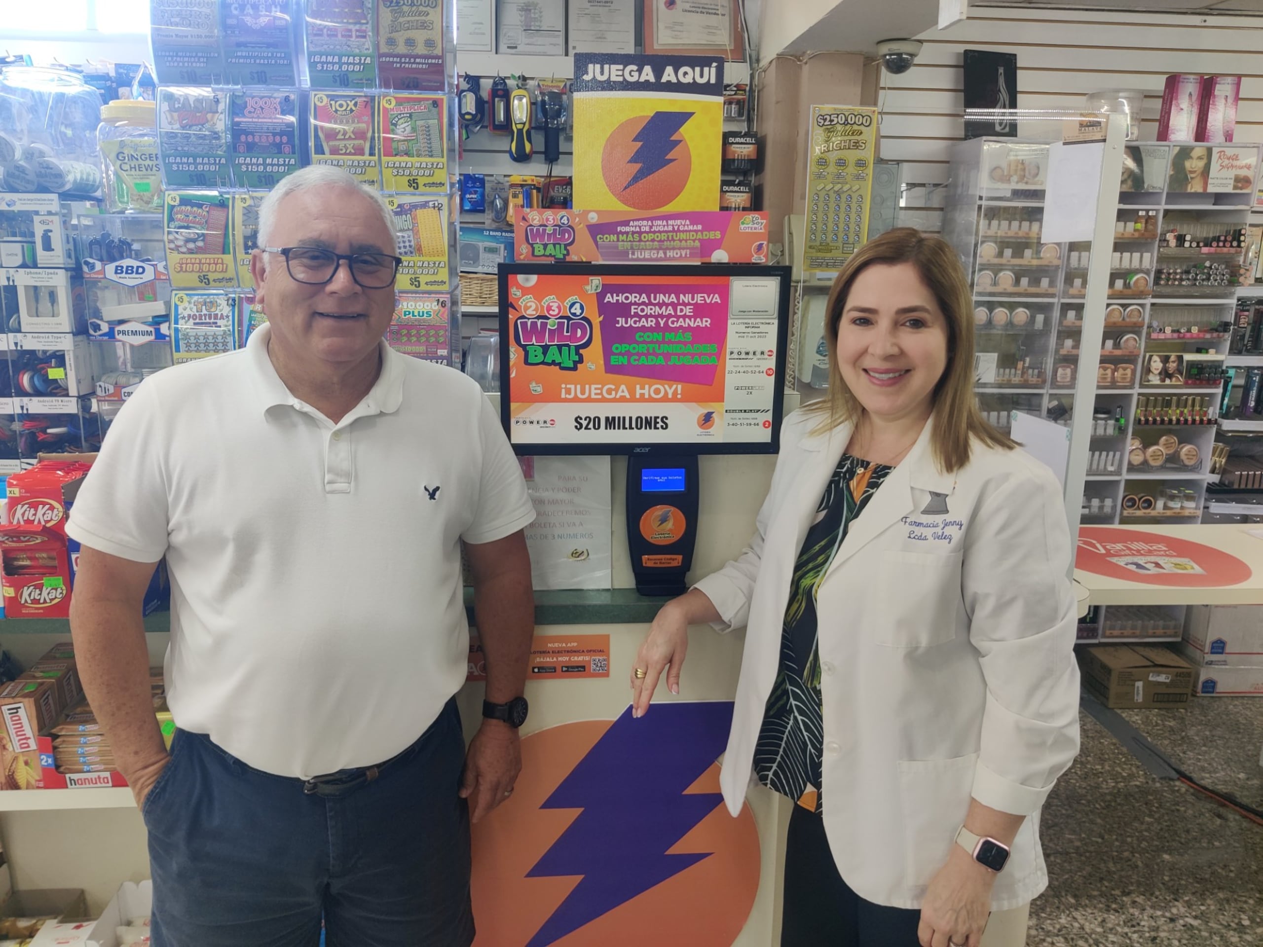 A pesar de la proliferación de centros de juego en Adjuntas, la Farmacia Jenny sigue siendo el lugar predilecto de los jugadores de la Lotería Electrónica.