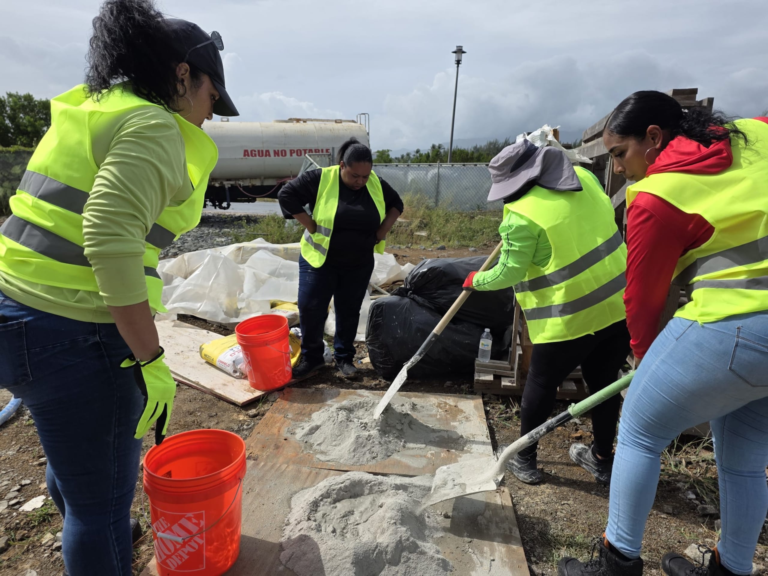 Women Bright Start es una organización sin fines de lucro, que se dedica a desarrollar mujeres en lo que es la construcción, desde handywoman hasta construcción pesada.