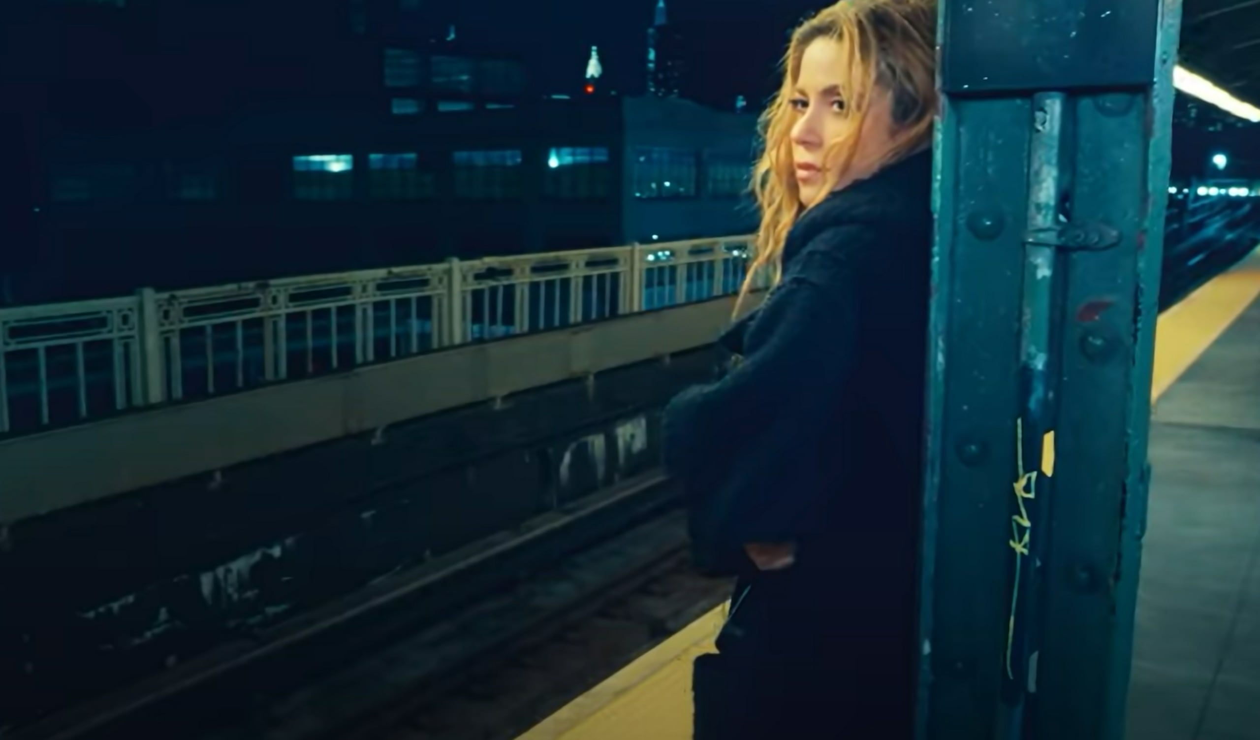 Shakira en "Última".
