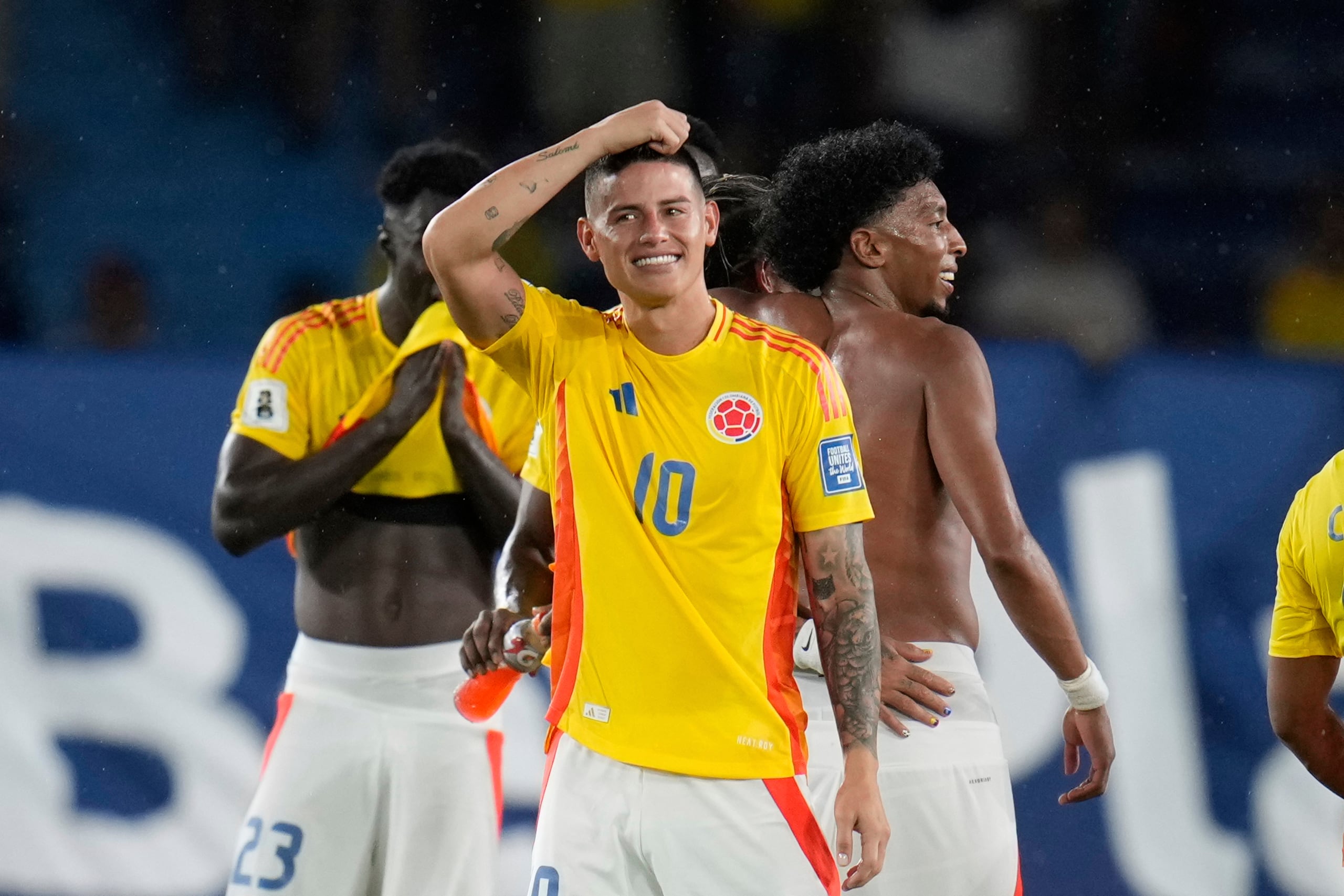 El colombiano James Rodríguez y compañeros celebran la victoria 3-0 ante Bolivia que aseguró la clasificación a la Copa Mundial 2026, el jueves 4 de septiembre de 2025.