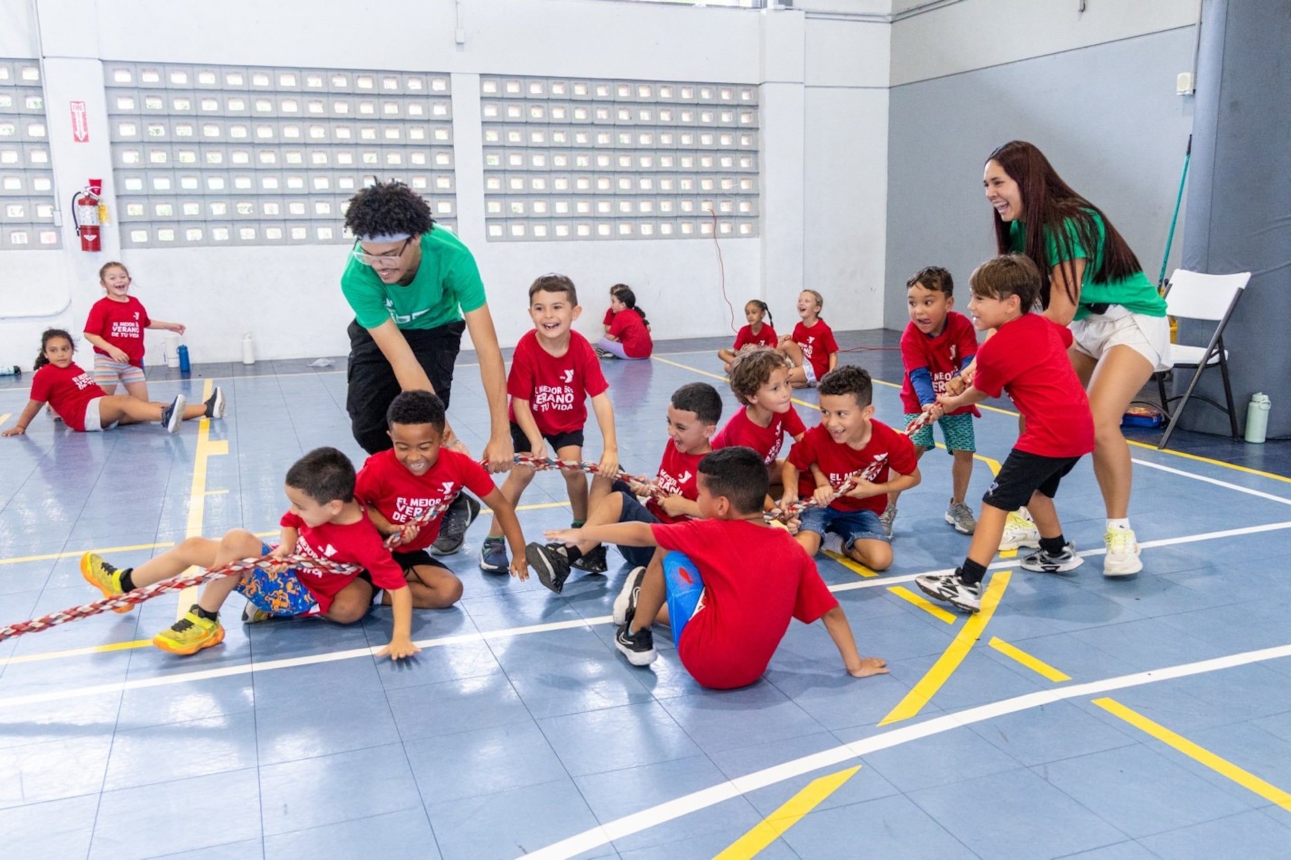 El programa está dirigido a niños y jóvenes entre las edades de 3 a 17 años.
