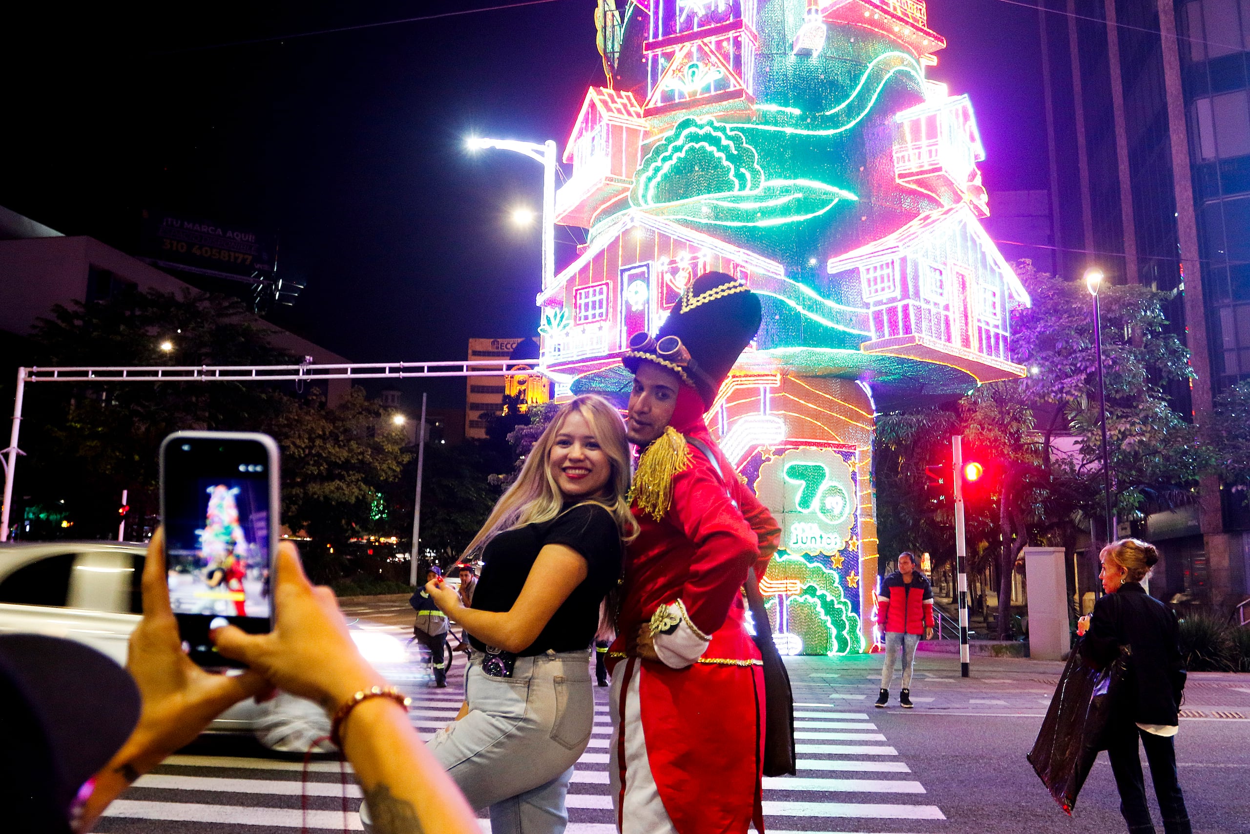 El recorrido por el alumbrado navideño de Medellín es una de las actividades apreciadas por locales y turistas.