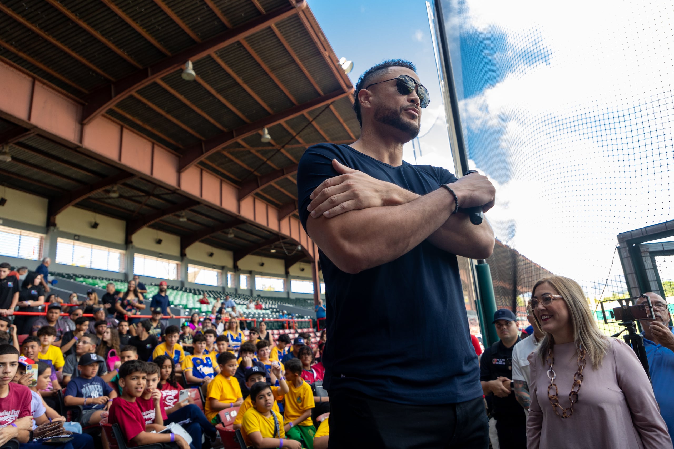 Giancarlo Stanton respondió el viernes a preguntas de jovenes que estuvieron presentes en las gradas del Estadio Francisco "Paquito" Montaner, en Ponce.