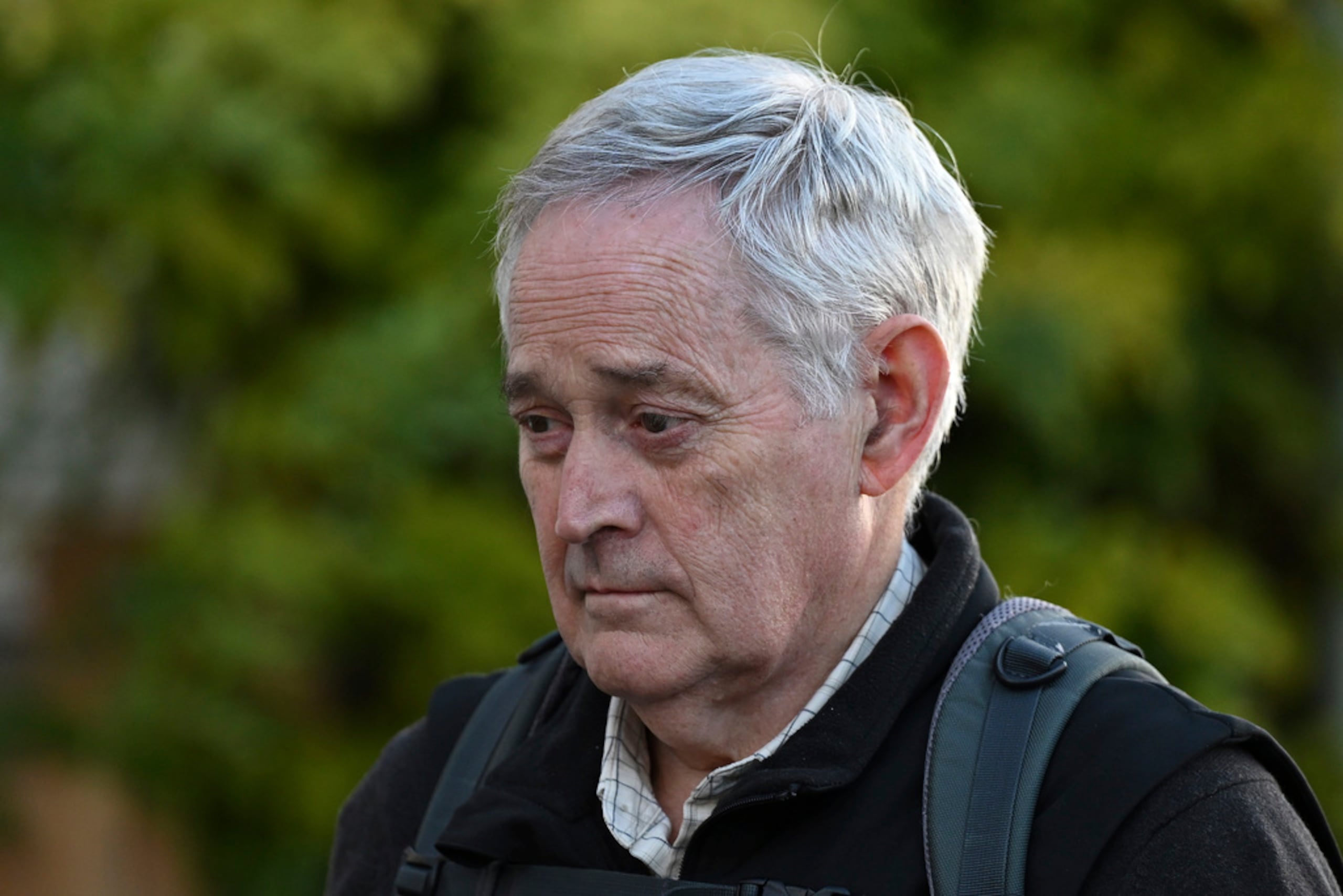 Ian Wilkinson, sobreviviente del envenenamiento, sale del Tribunal de Magistrados de Latrobe Valley en Morwell, Australia, el 4 de junio de 2025.