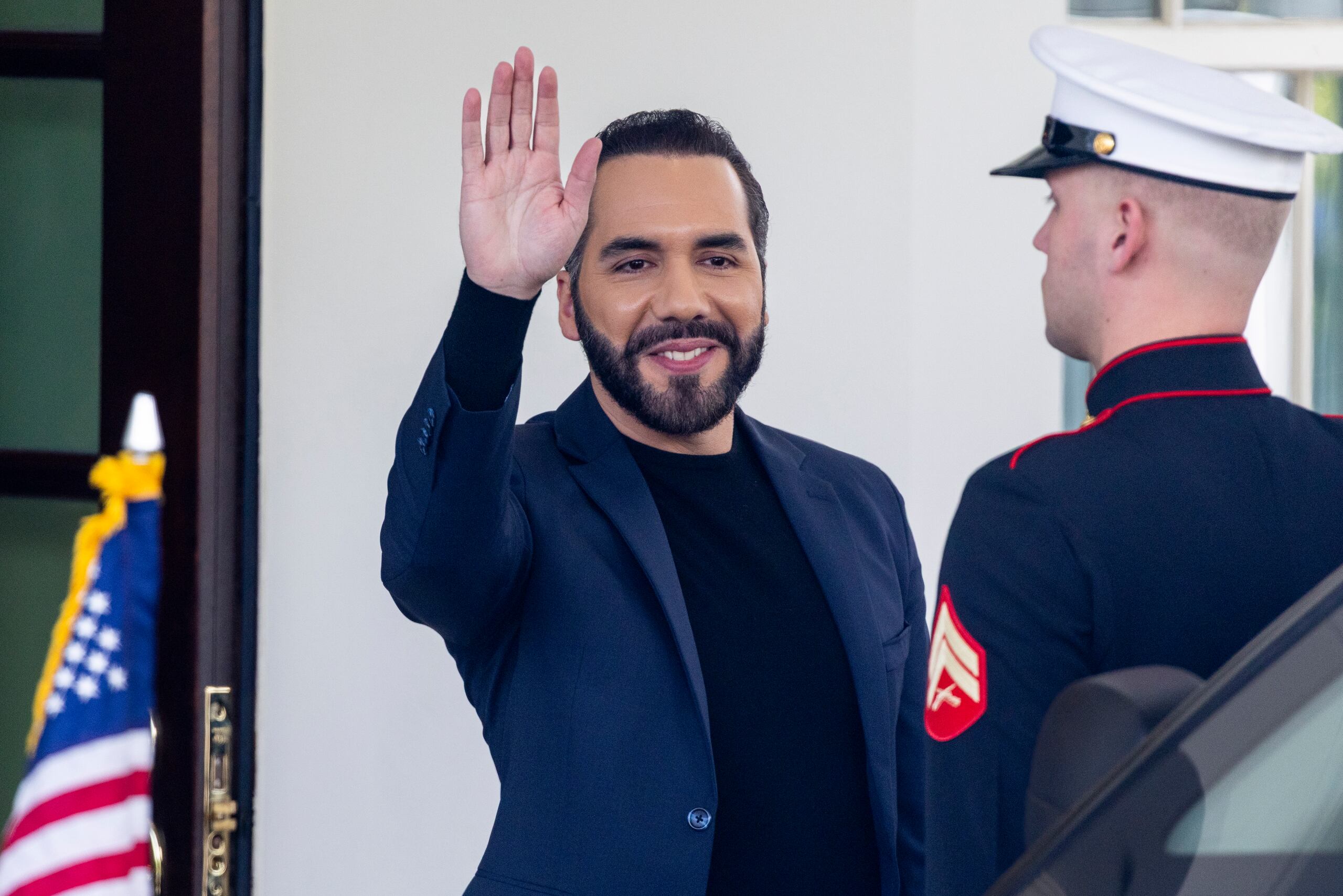 Pese a las críticas contra las políticas de seguridad de Bukele, el último sondeo de opinión concede al mandatario salvadoreño un 85.2% de aprobación.