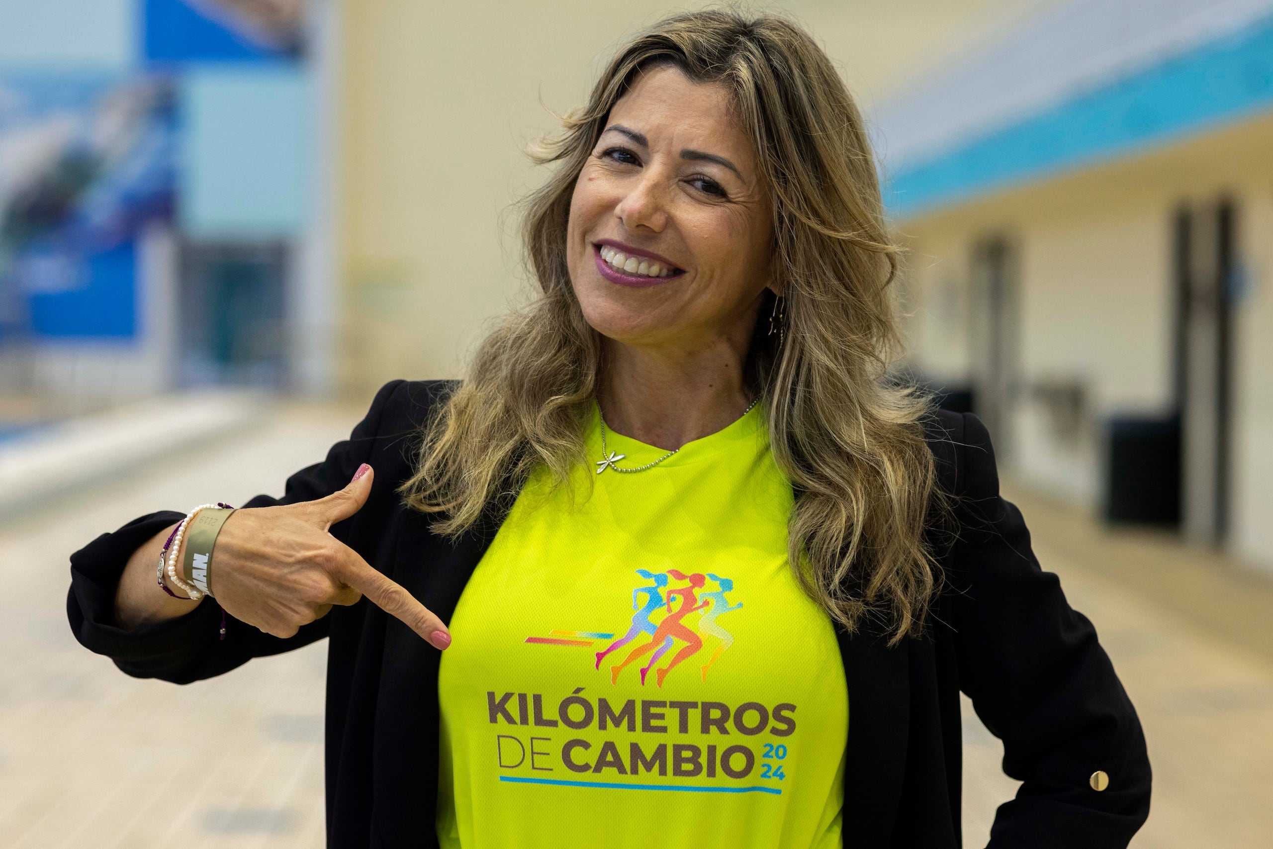 Deborah Maldonado, presidenta de Kilómetros de Cambio, exhortó al público a unirse a la iniciativa en favor de los albergues para para mujeres sobrevivientes de violencia y sus hijos.