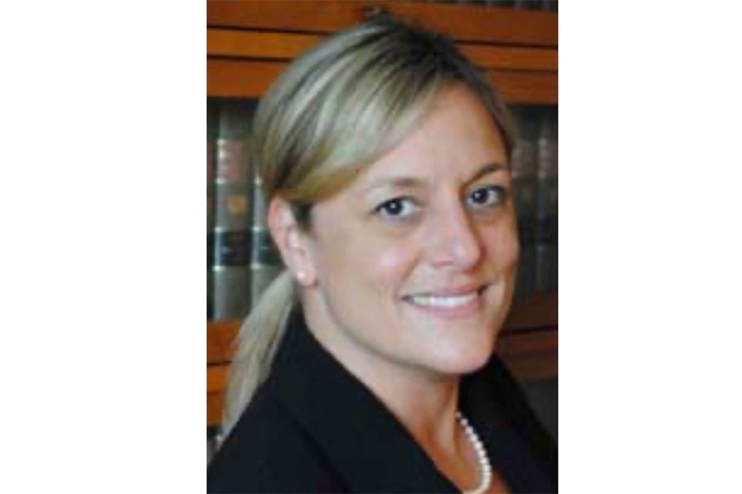 Esta fotografía proporcionada por el gobierno del condado Oakland, Michigan, muestra a la jueza de sucesiones del condado, Kathleen Ryan.