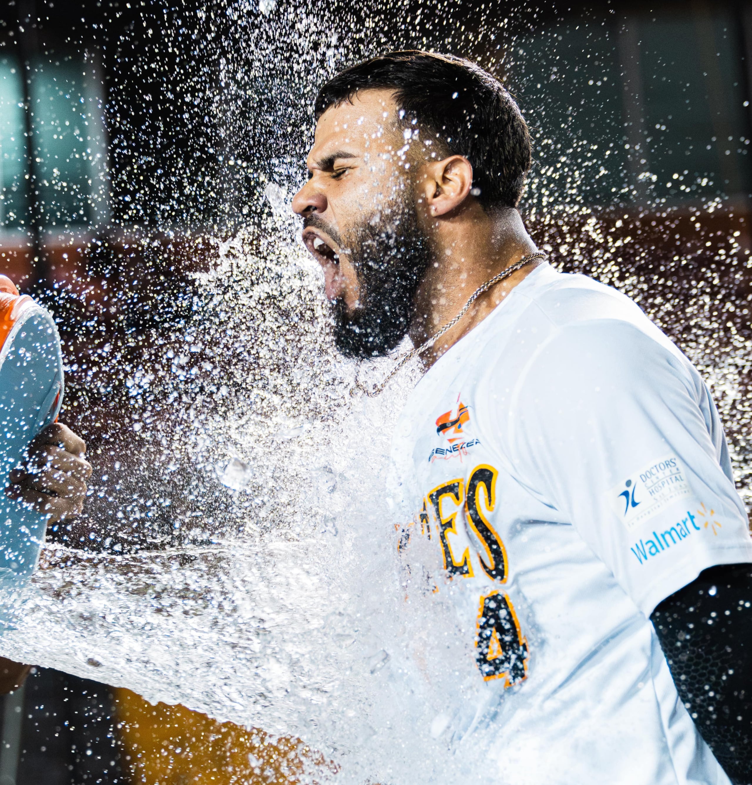 Gabriel Cancel celebra el dramático triunfo de los Gigantes ante los Senadores.