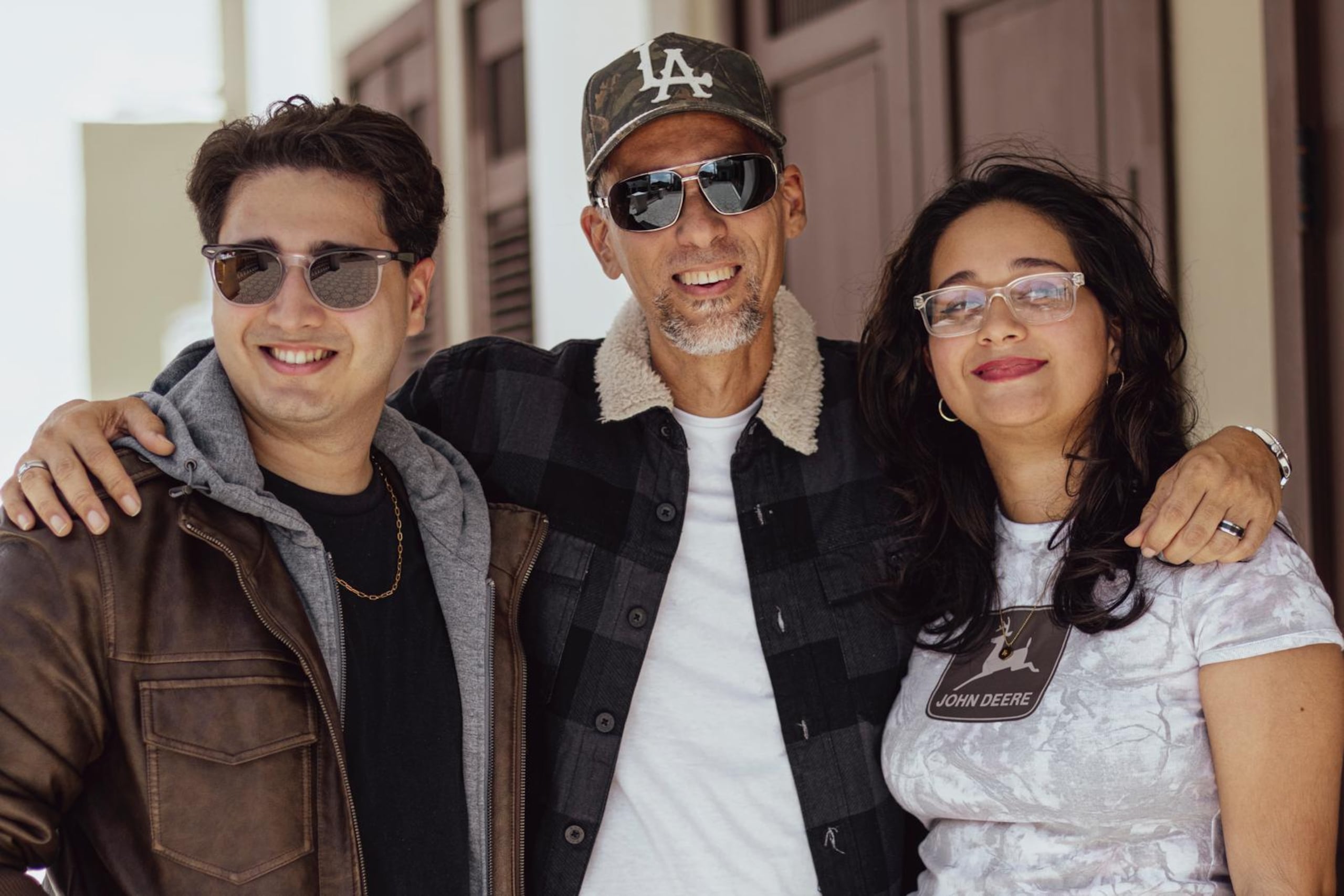MARCADOS honra a los padres en su nueva canción que fusiona diversos ritmos del reggae.