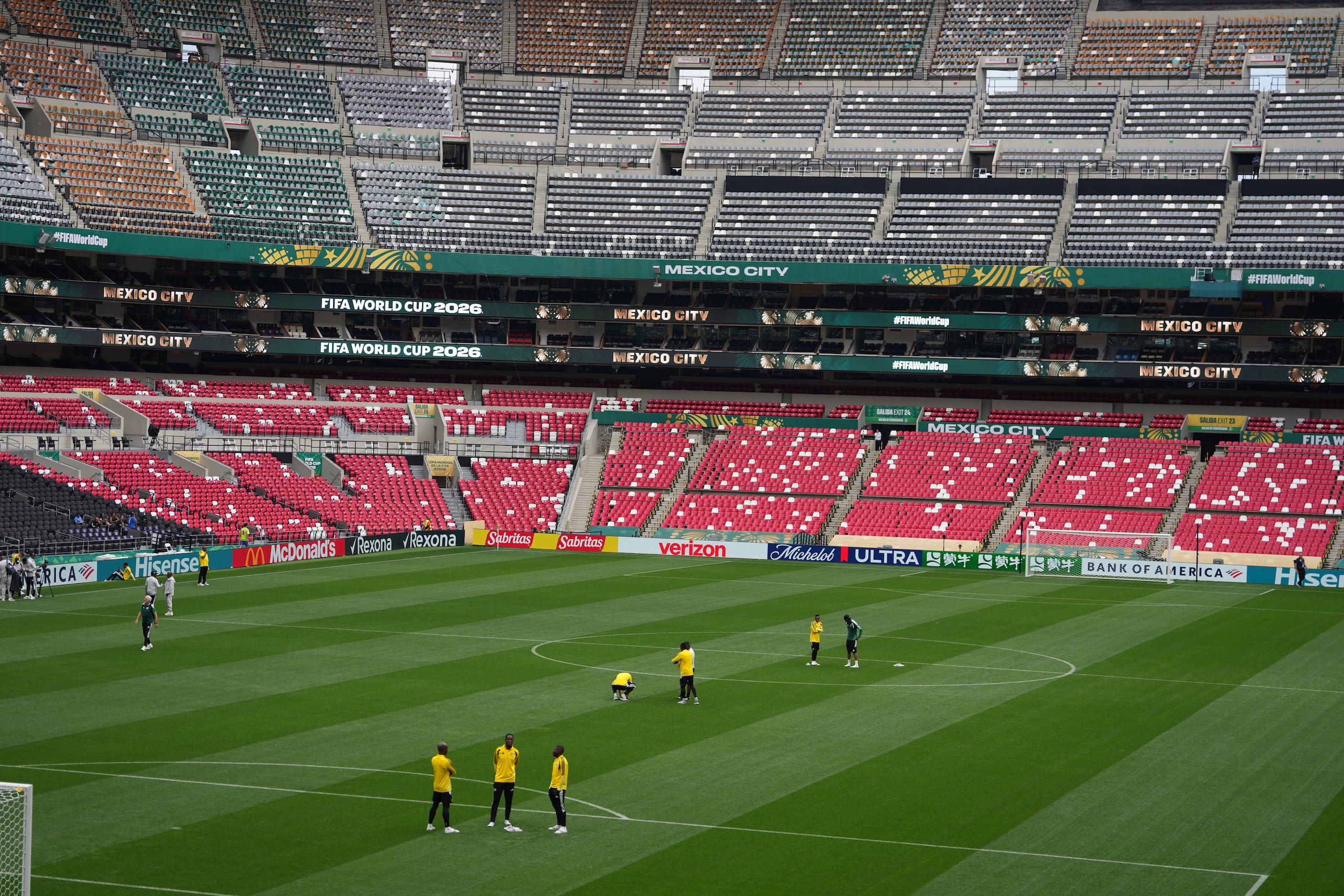 Sudáfrica entrenó ayer miércoles en el estadio en el que inaugurarán el Mundial hoy jugando ante México.