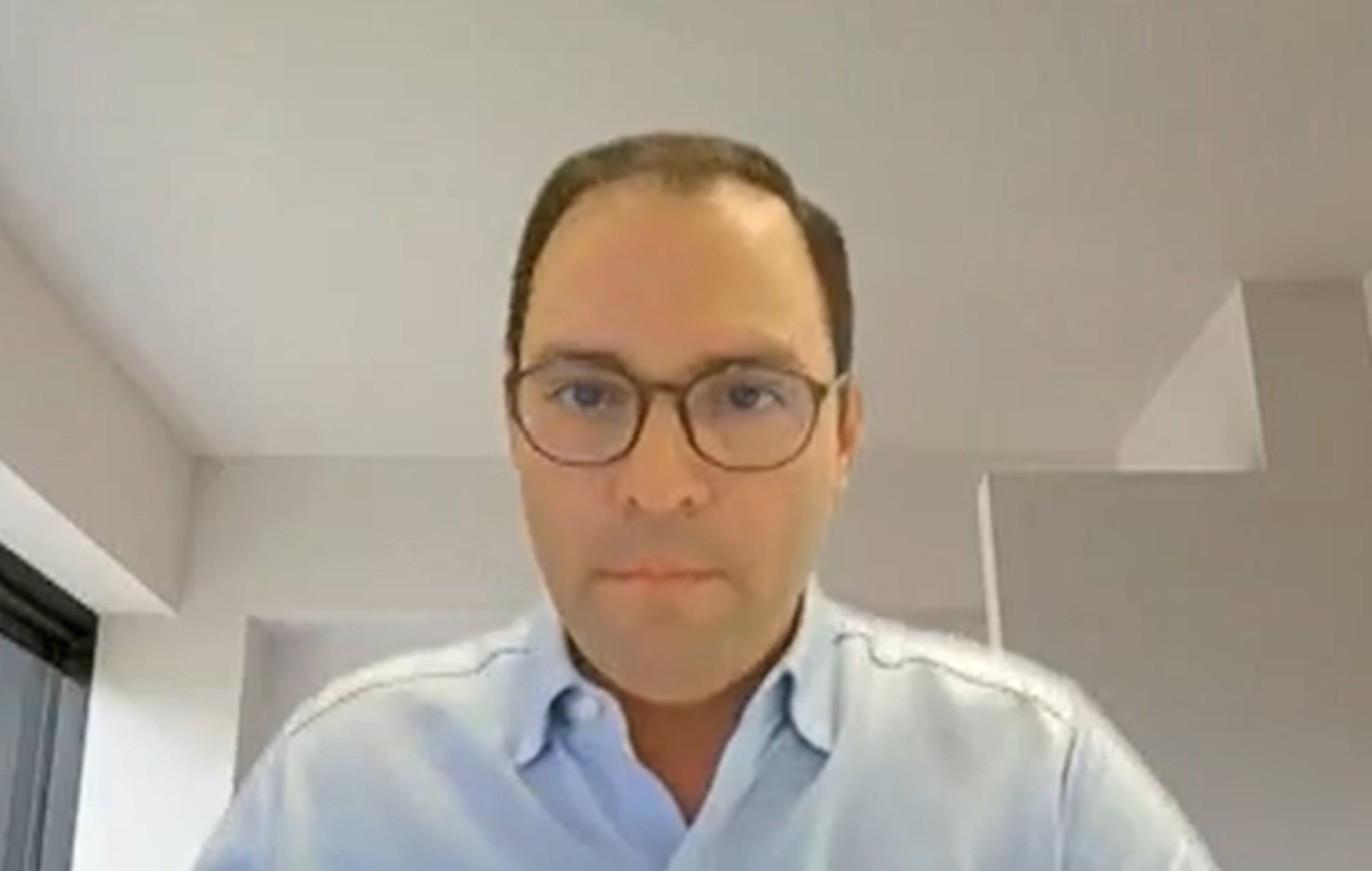 Héctor del Río, renunciante presidente de la Junta de la AAA, durante una vista pública.