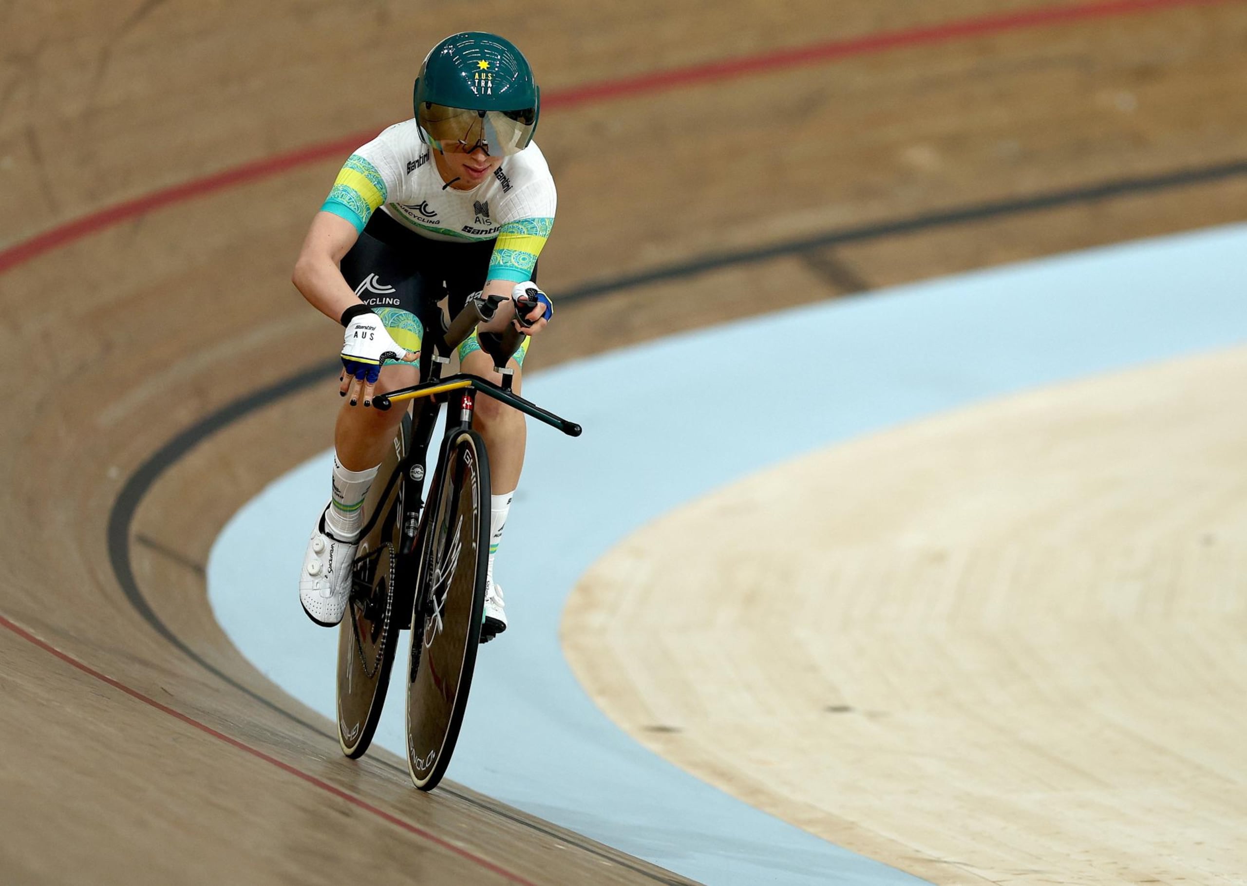 Imagen de archivo tomada el 2 de agosto de 2023 en Glasgow, Reino Unido, que muestra a la paraciclista australiana Paige Greco, oro paralímpico en Tokio 2020, durante el Campeonato Mundial de Ciclismo UCI.