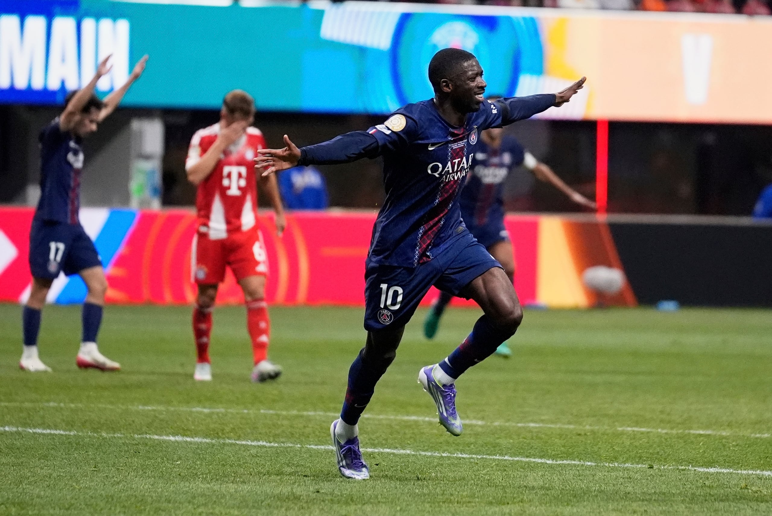 Ousmane Dembélé celebra el segundo gol del PSG ante el Bayern Múnich en los cuartos de final del Mundial de Clubes.