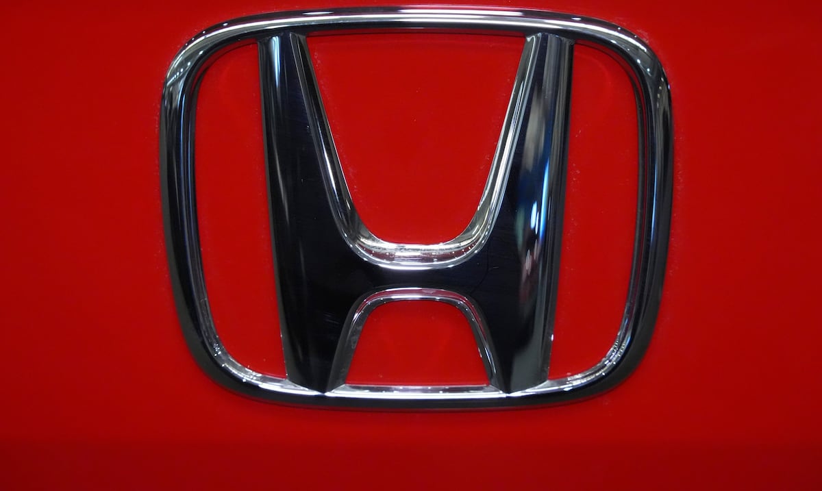Honda retira más de 880,000 autos