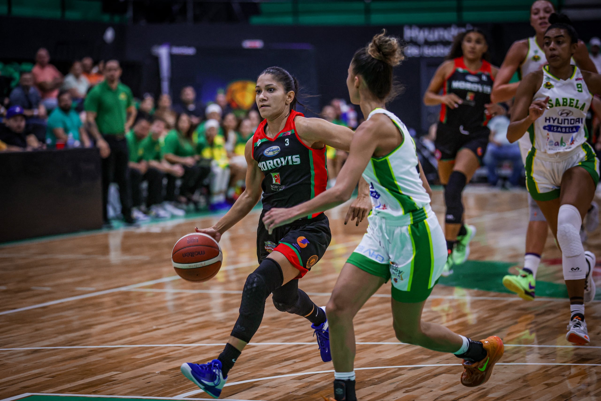 La veterana armadora de las Montañeras de Morovis, Pamela Rosa, fue la mejor anotadora anoche, con 31 puntos.