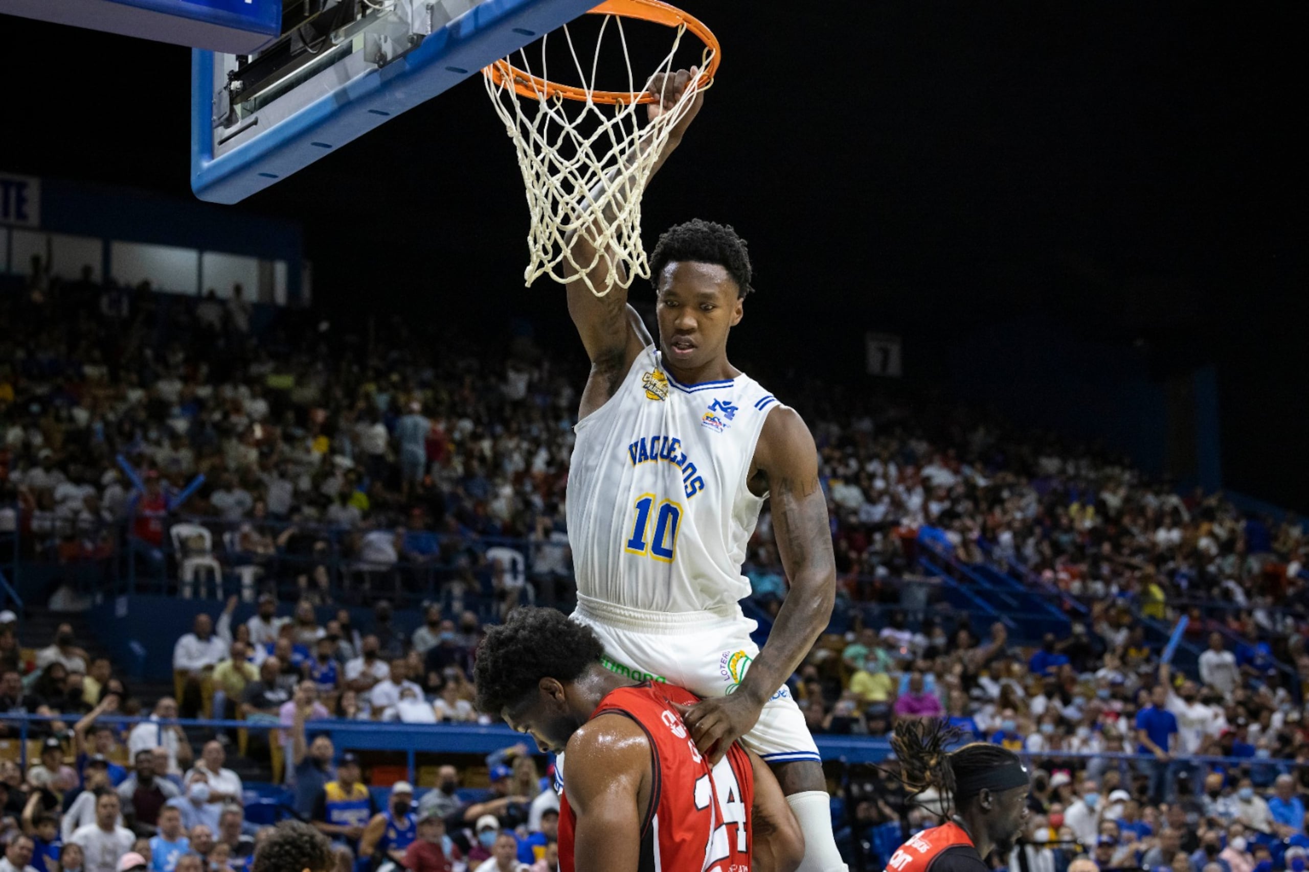 Kristian Doolittle en uniforme de los Vaqueros de Bayamón.