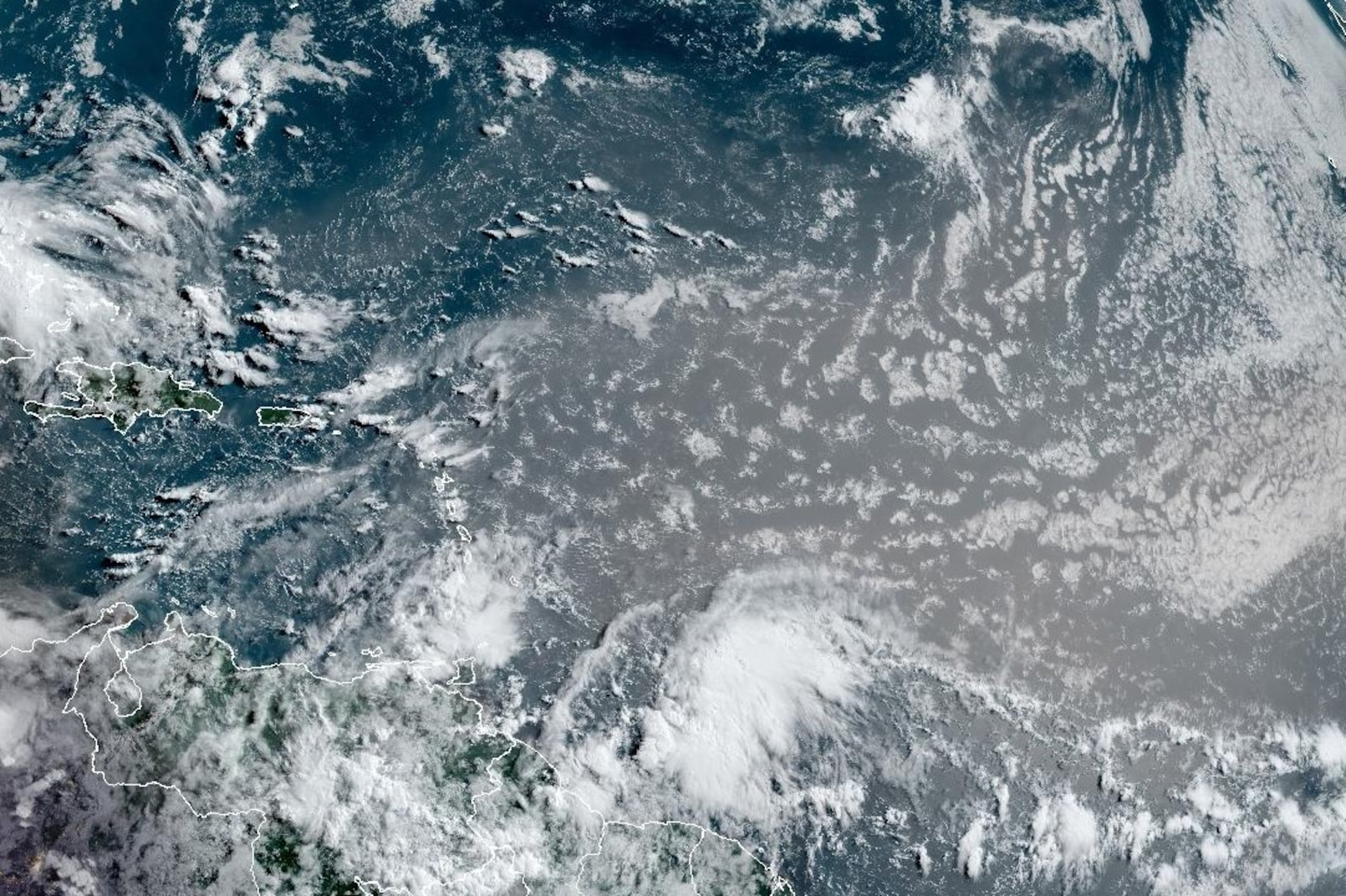 El Servicio Nacional de Meteorología emitió una vigilancia de calor excesivo para mañana, martes, que coincide con la llegada de mucho polvo del desierto del Sahara.