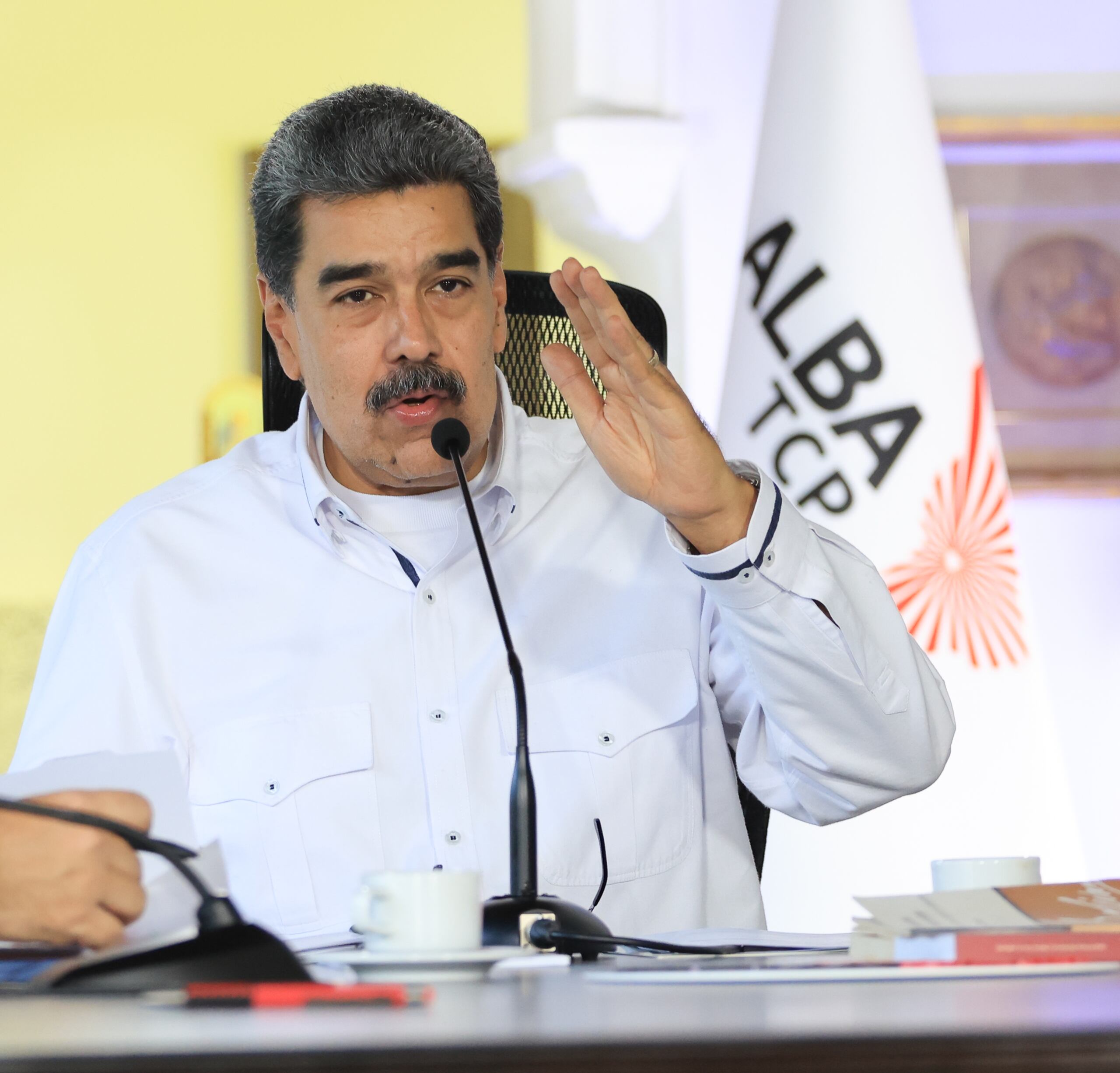 Maduro sostuvo que el derecho internacional "prohíbe la amenaza del uso de la fuerza contra Estados soberanos y el uso de la fuerza contra Estados soberanos", en un acto que fue transmitido de manera obligatoria por todas las cadenas del país.