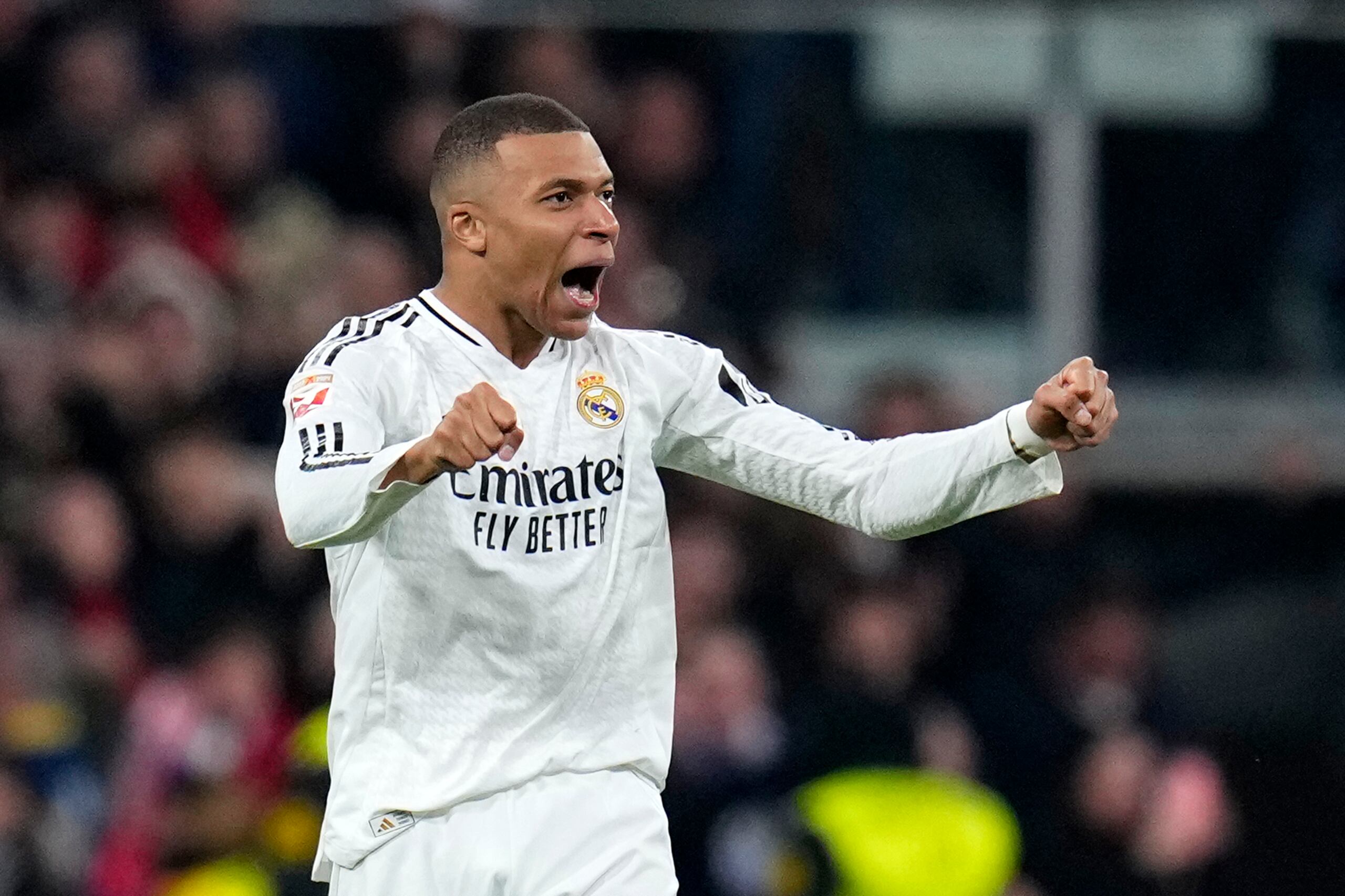 Kylian Mbappé celebra tras anotar el primer gol del Real Madrid en el empate 1-1 contra el Atlético de Madrid en en la liga española, el sábado 8 de febrero del 2025.