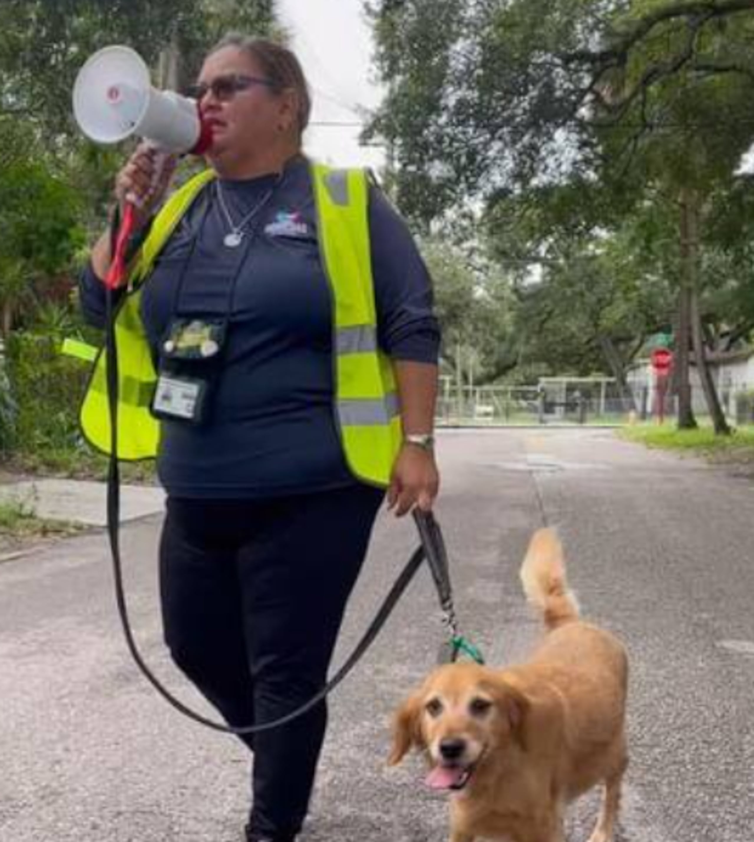 La fundadora de Boricuas de Corazón, organización con sede en Tampa, Linda Pérez Hillsborough, hace un llamado de desalojo en la zona A ante el inminente impacto del huracán Milton.