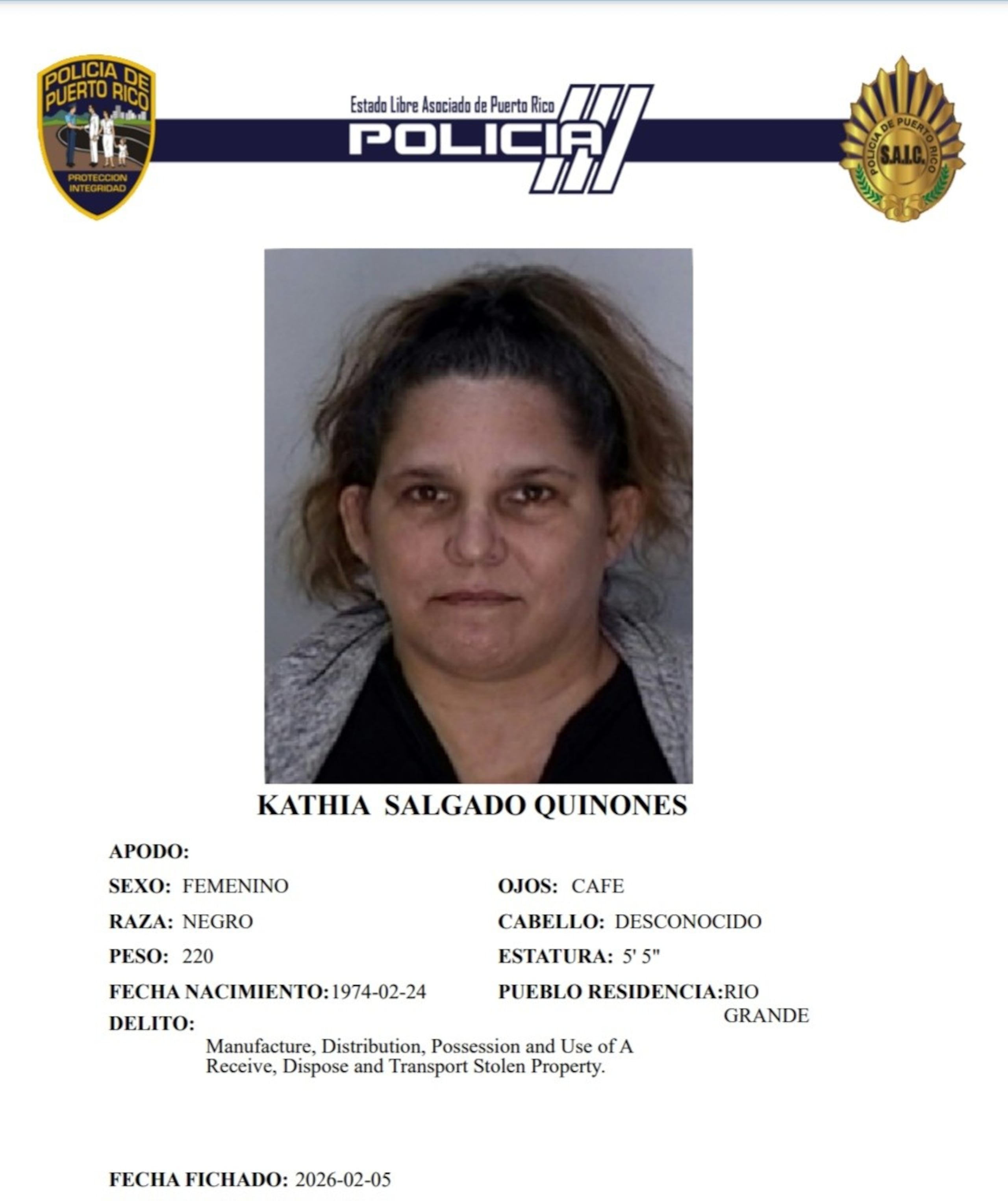 Kathia Salgado Quiñones, enfrenta cargos de posesión de propiedad hurtada y de cargadores y municiones.
