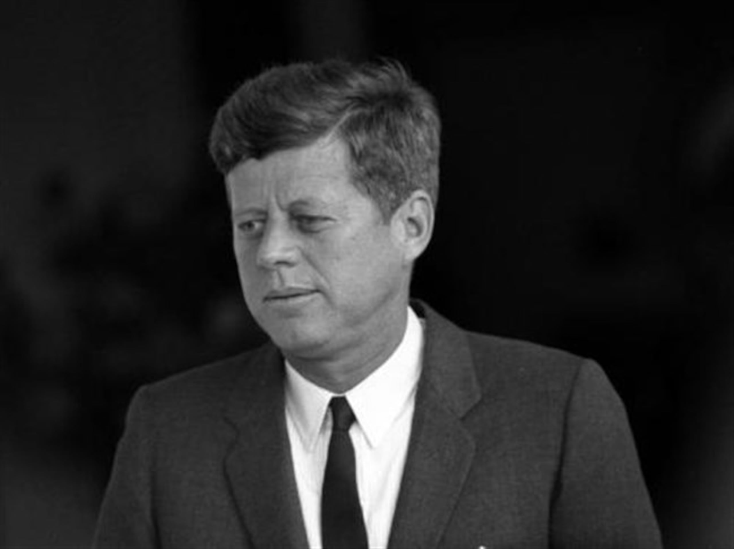 1961: John F. Kennedy hace bombardear varios aeródromos cubanos, con el fin de destruir su fuerza aérea. (Archivo)