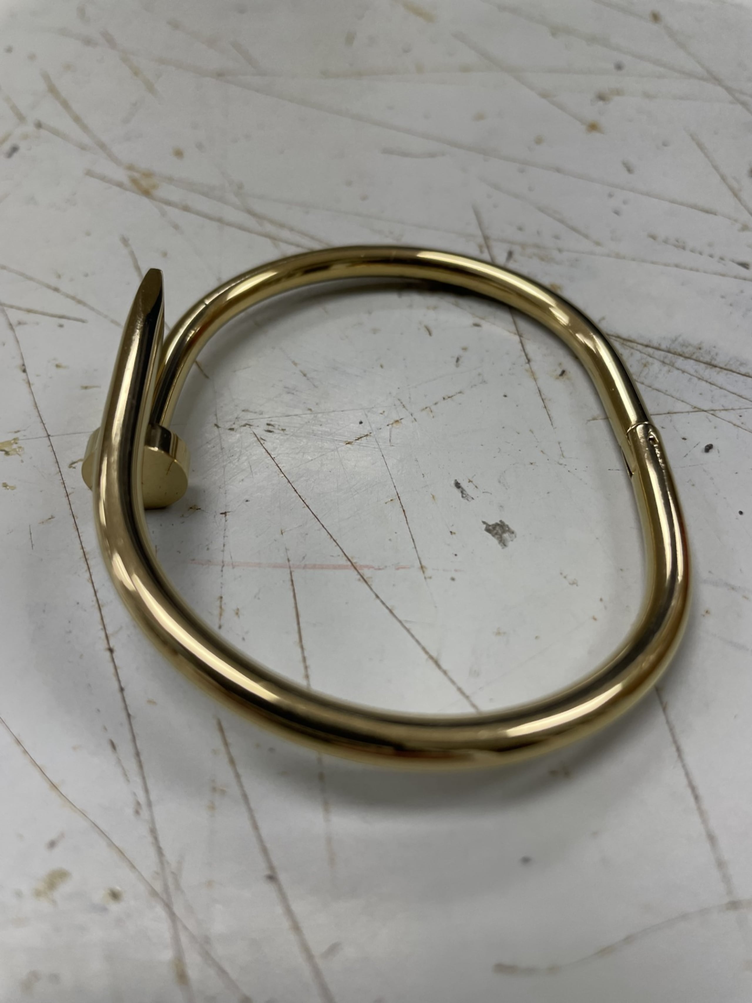 El Servicio de Aduanas y Protección fronteriza incautó 116 piezas de joyería de lujo falsificadas en un envío de China a Puerto Rico.